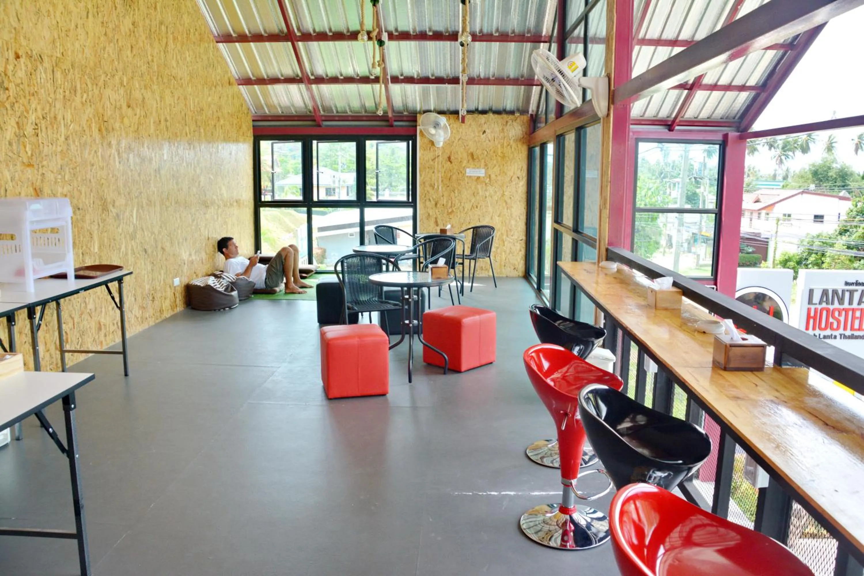 Restaurant/places to eat in Lanta Hostel