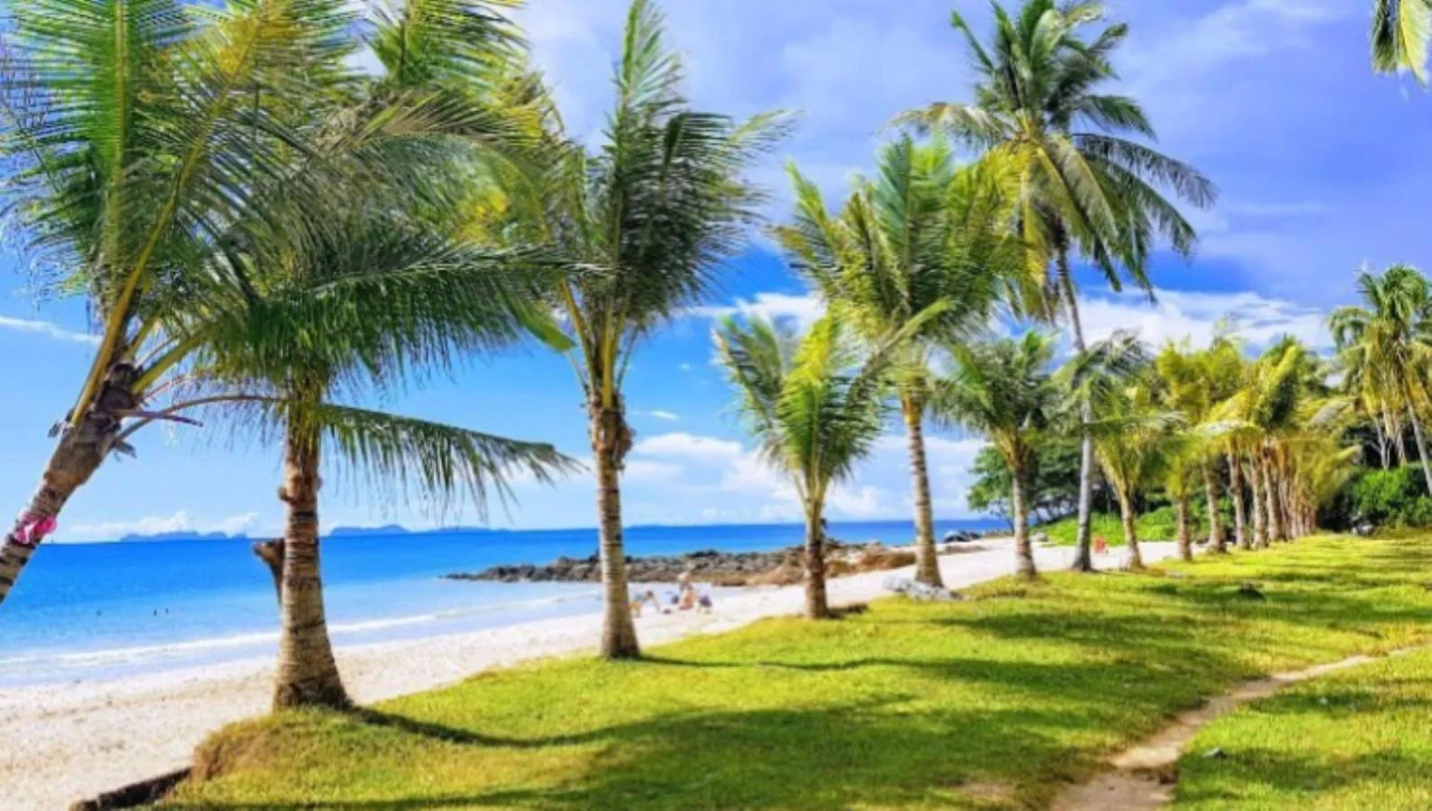 Beach in Lanta Hostel