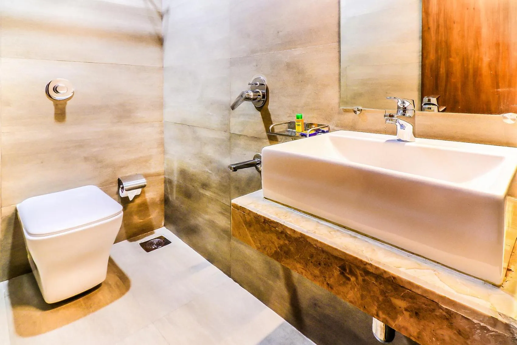 Bathroom in FabHotel Admiral - Nr Mumbai International Airport