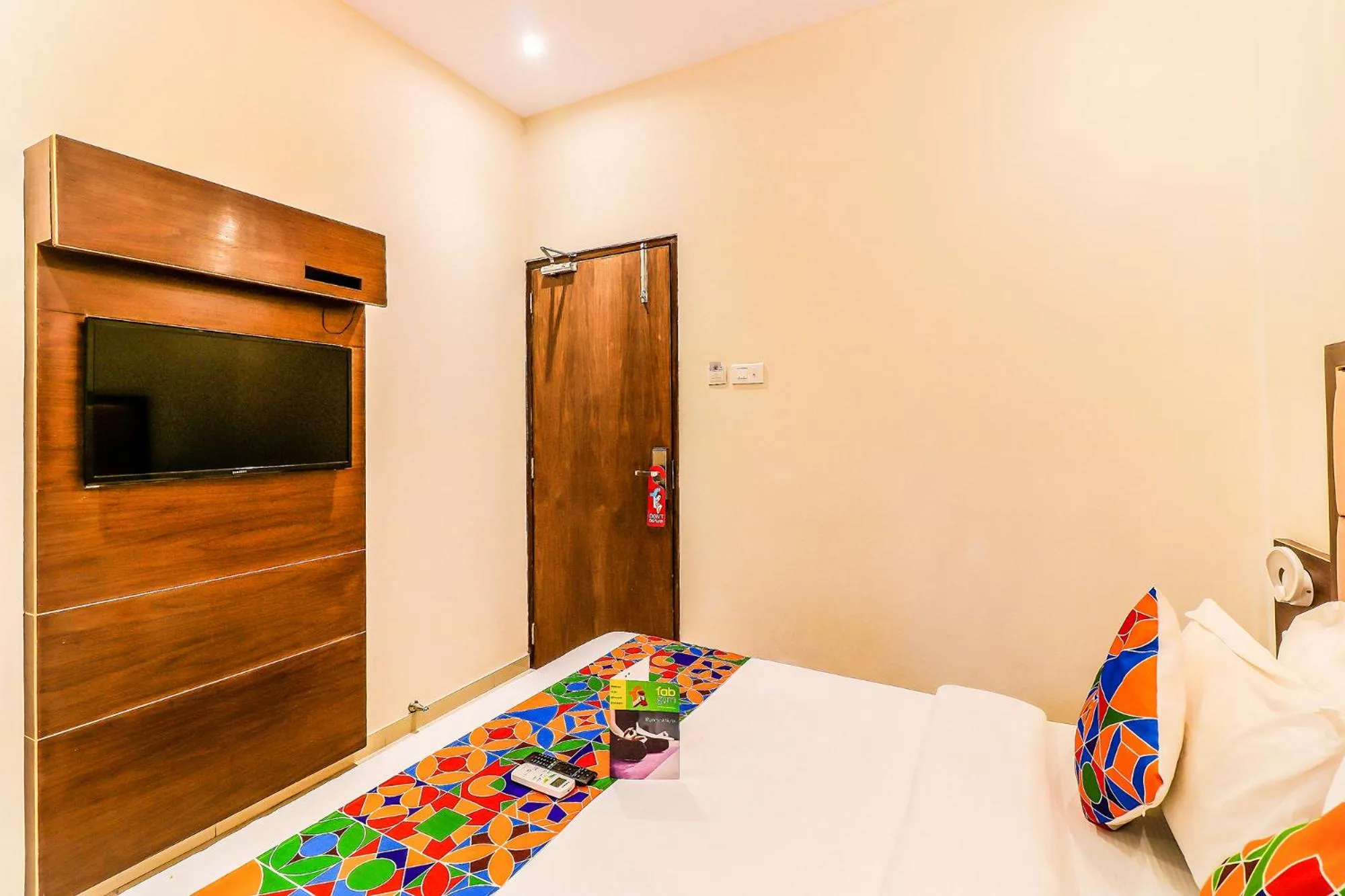 TV and multimedia, Bed in FabHotel Admiral - Nr Mumbai International Airport