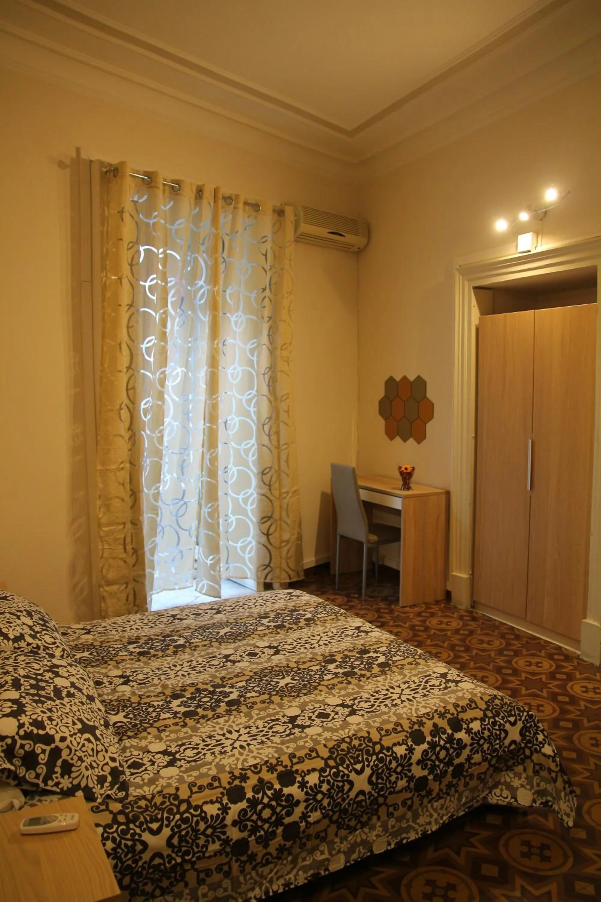 Photo of the whole room, Bed in Cortile Stesicoro