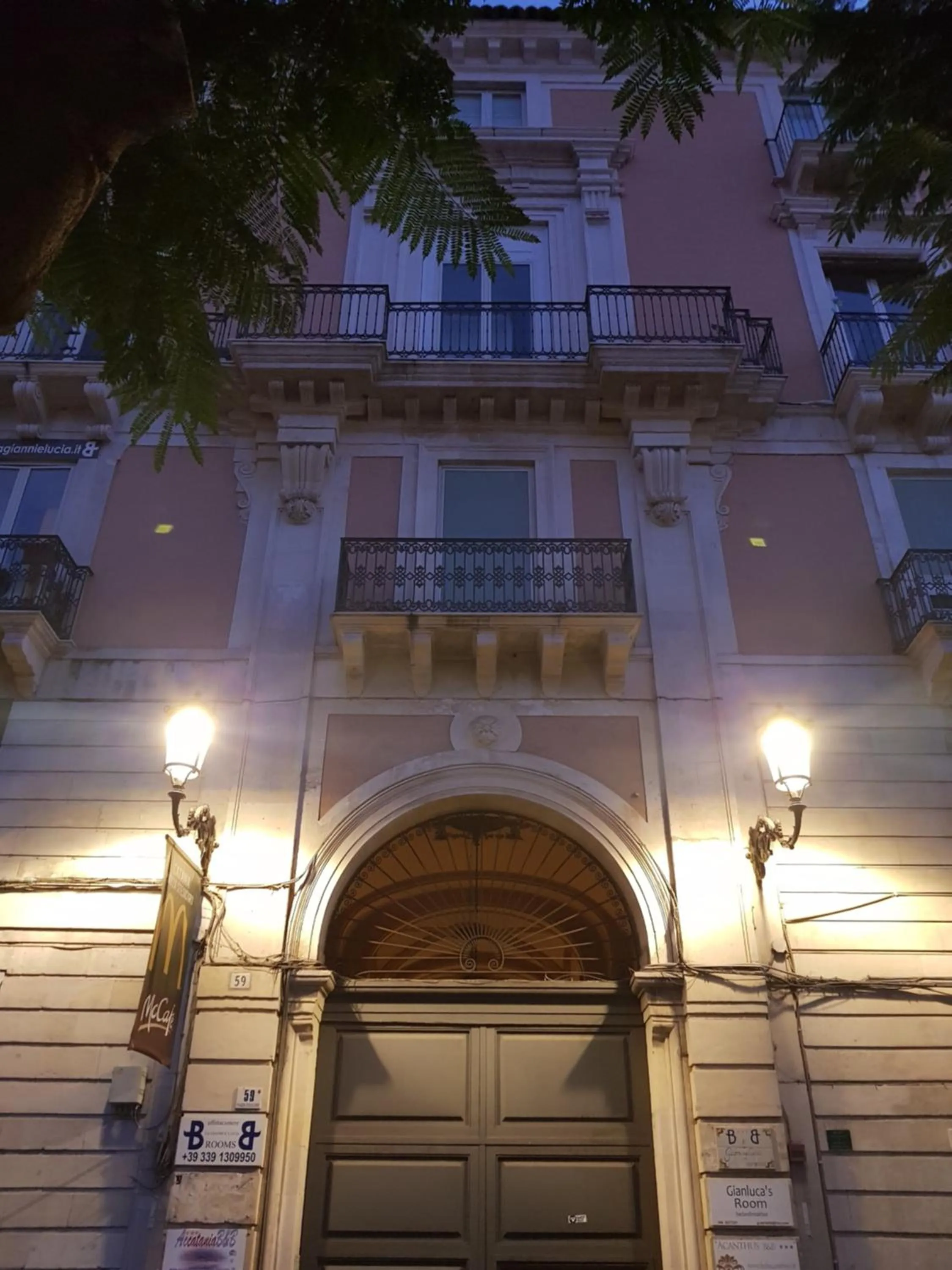 Neighbourhood in Cortile Stesicoro