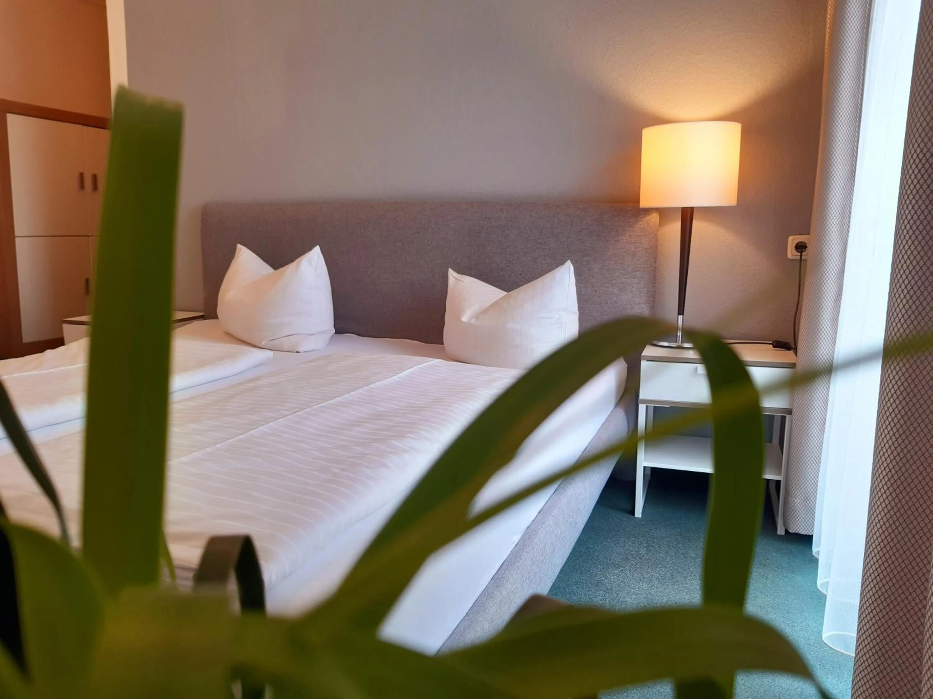 Shower, Bed in Hotel "Pension Marlis"