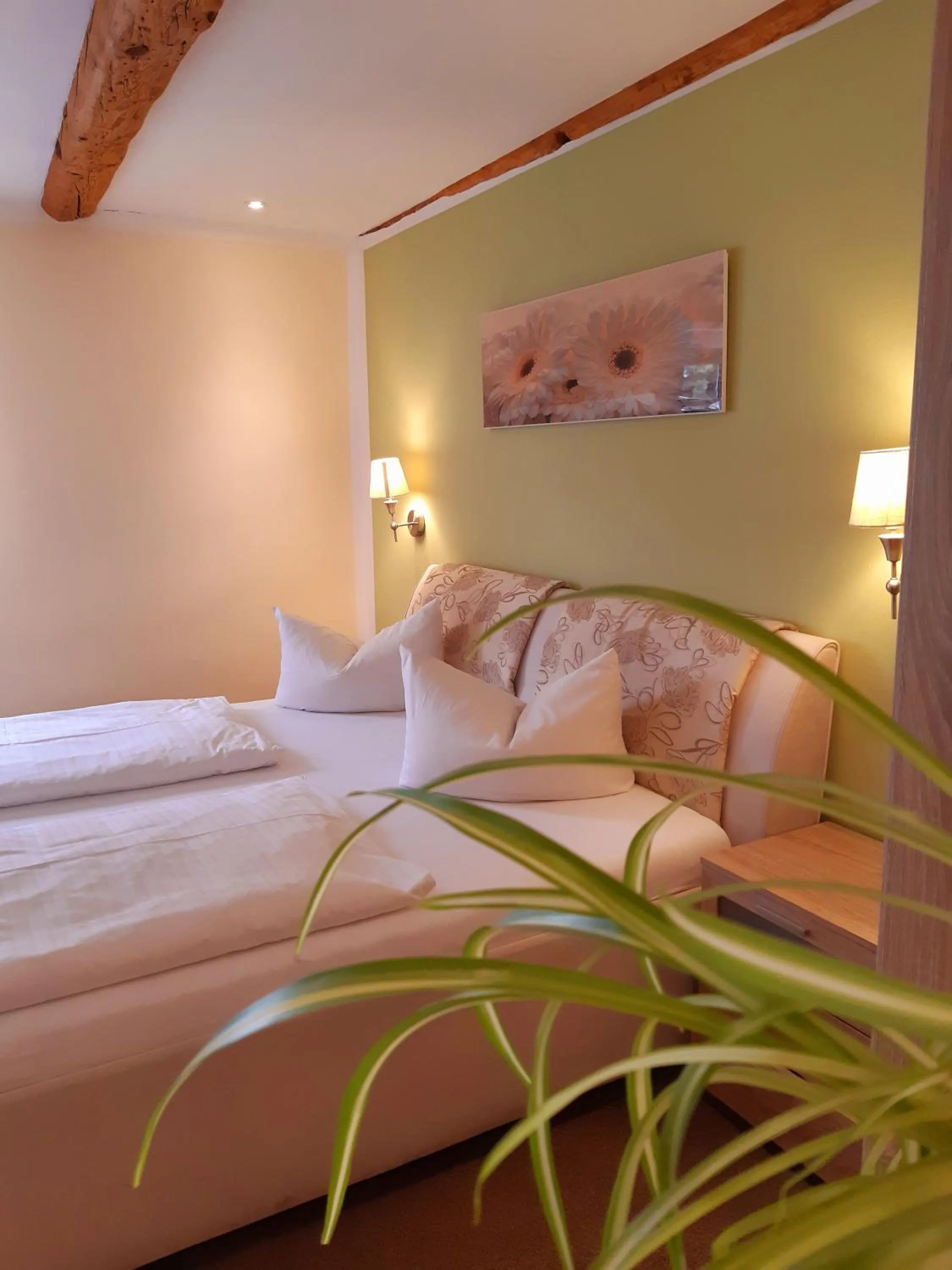 Photo of the whole room, Bed in Hotel "Pension Marlis"