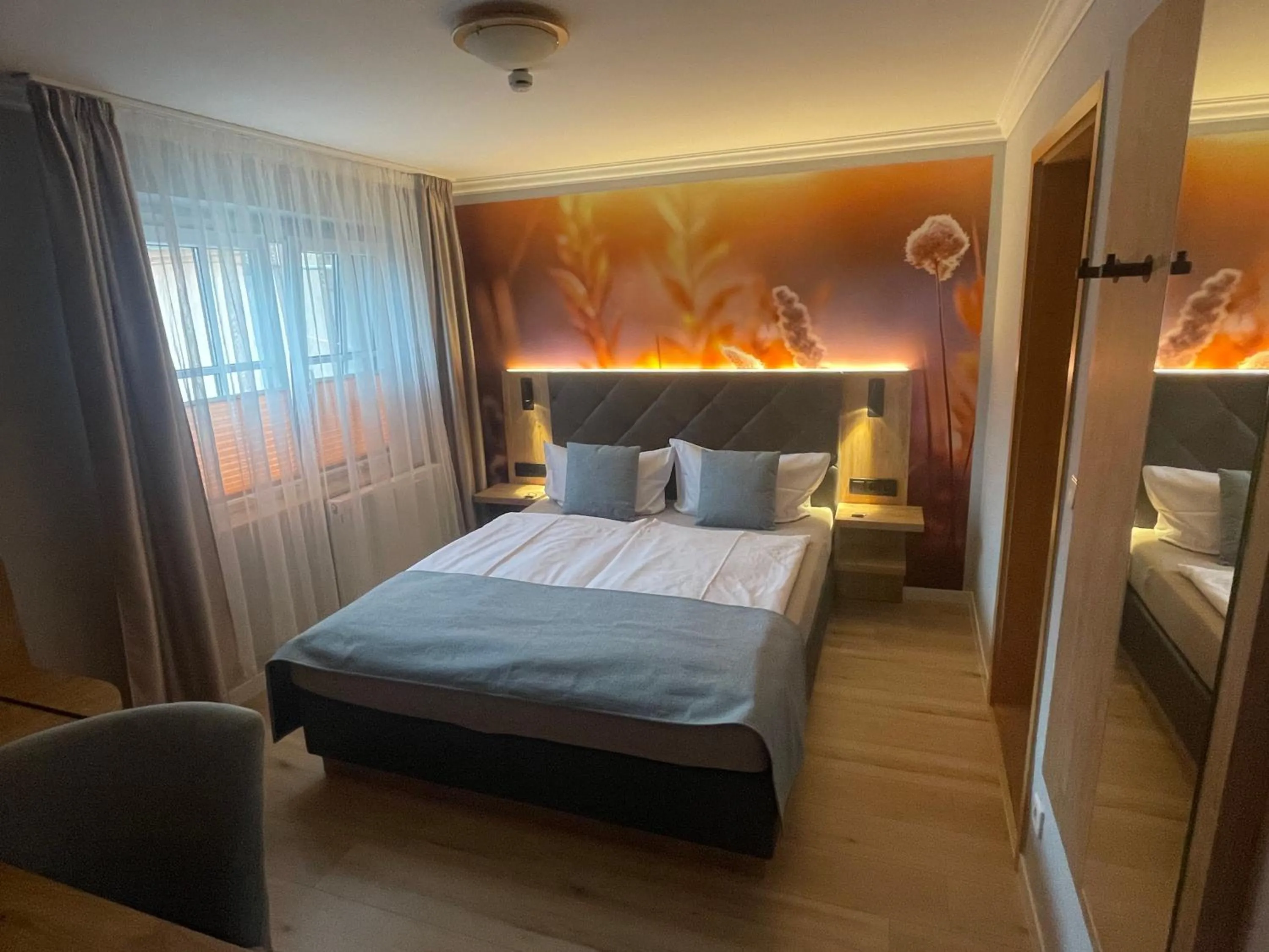 Photo of the whole room, Bed in Hotel "Pension Marlis"