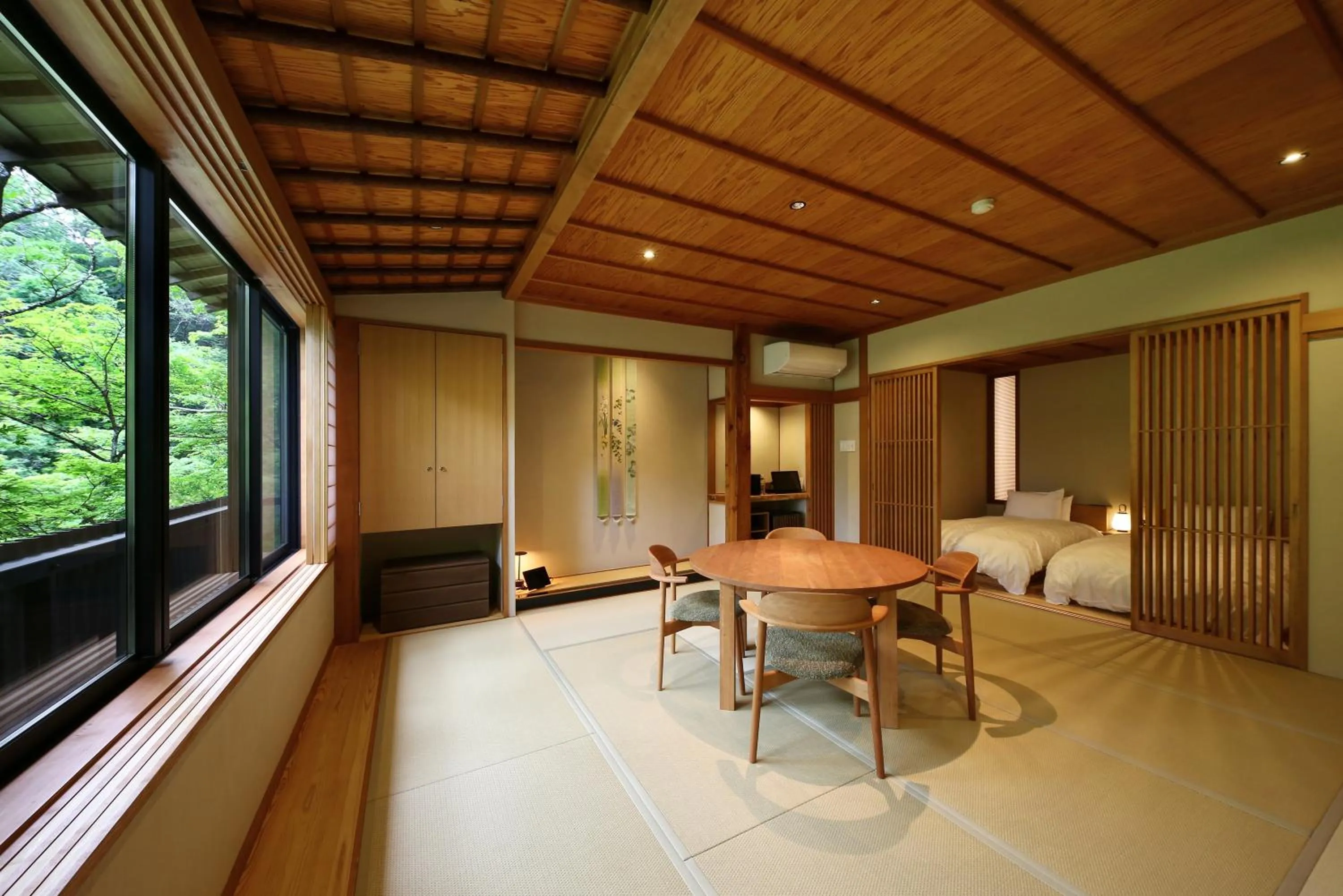 Photo of the whole room in Kyousen