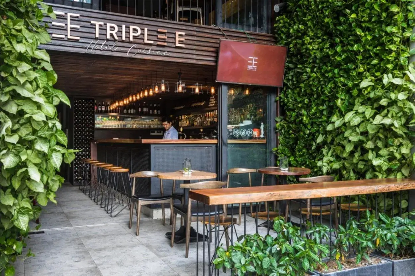 Restaurant/places to eat in Triple E Hotel Fine Art Museum Restaurant/places to eat in Triple E Hotel Fine Art Museum