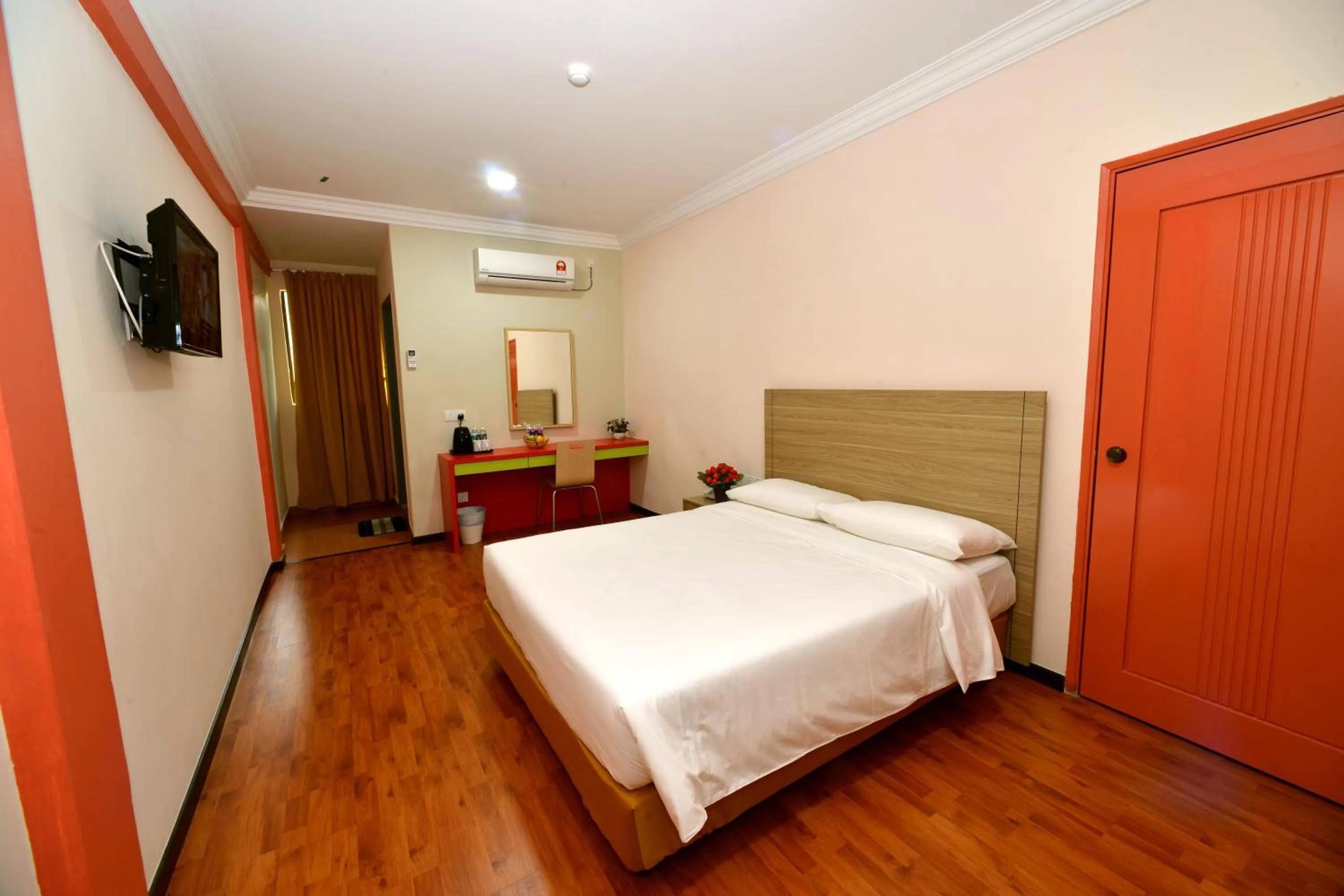 Photo of the whole room, Bed in Classic Boutique Hotel Kuantan