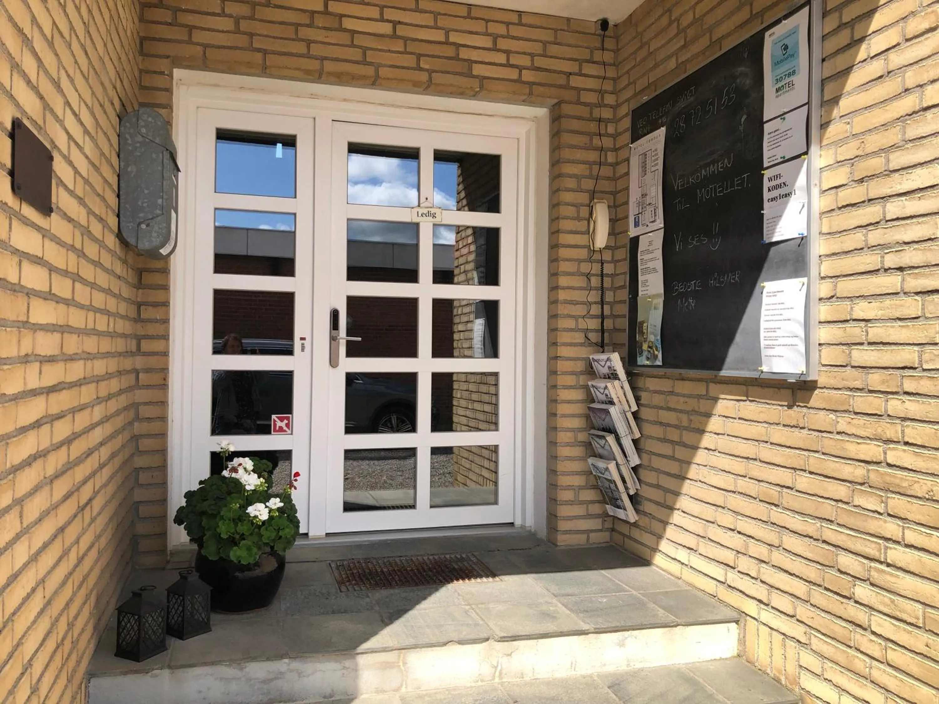 Facade/entrance in Motel Apartments