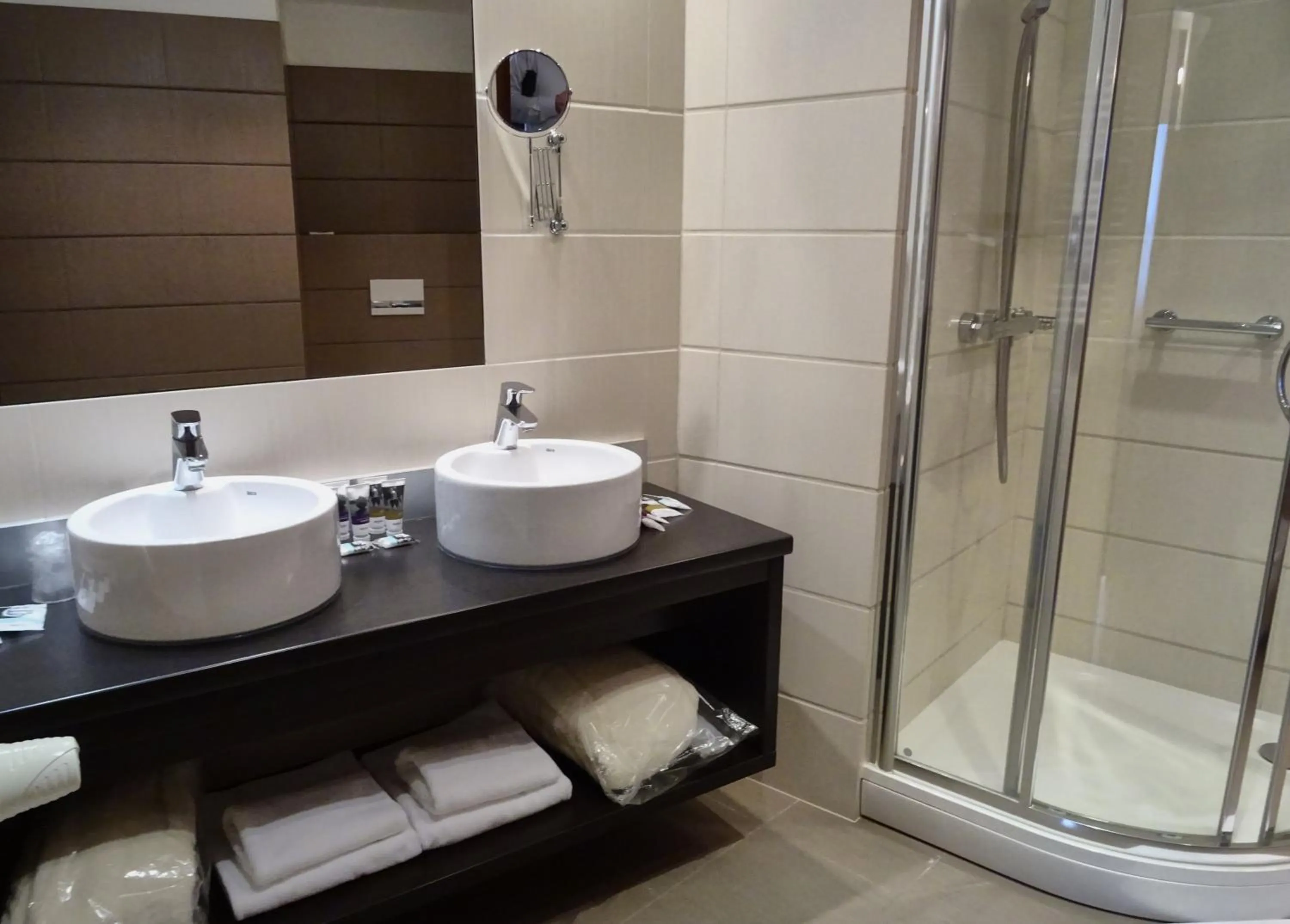 Bathroom in Vestil Hotel