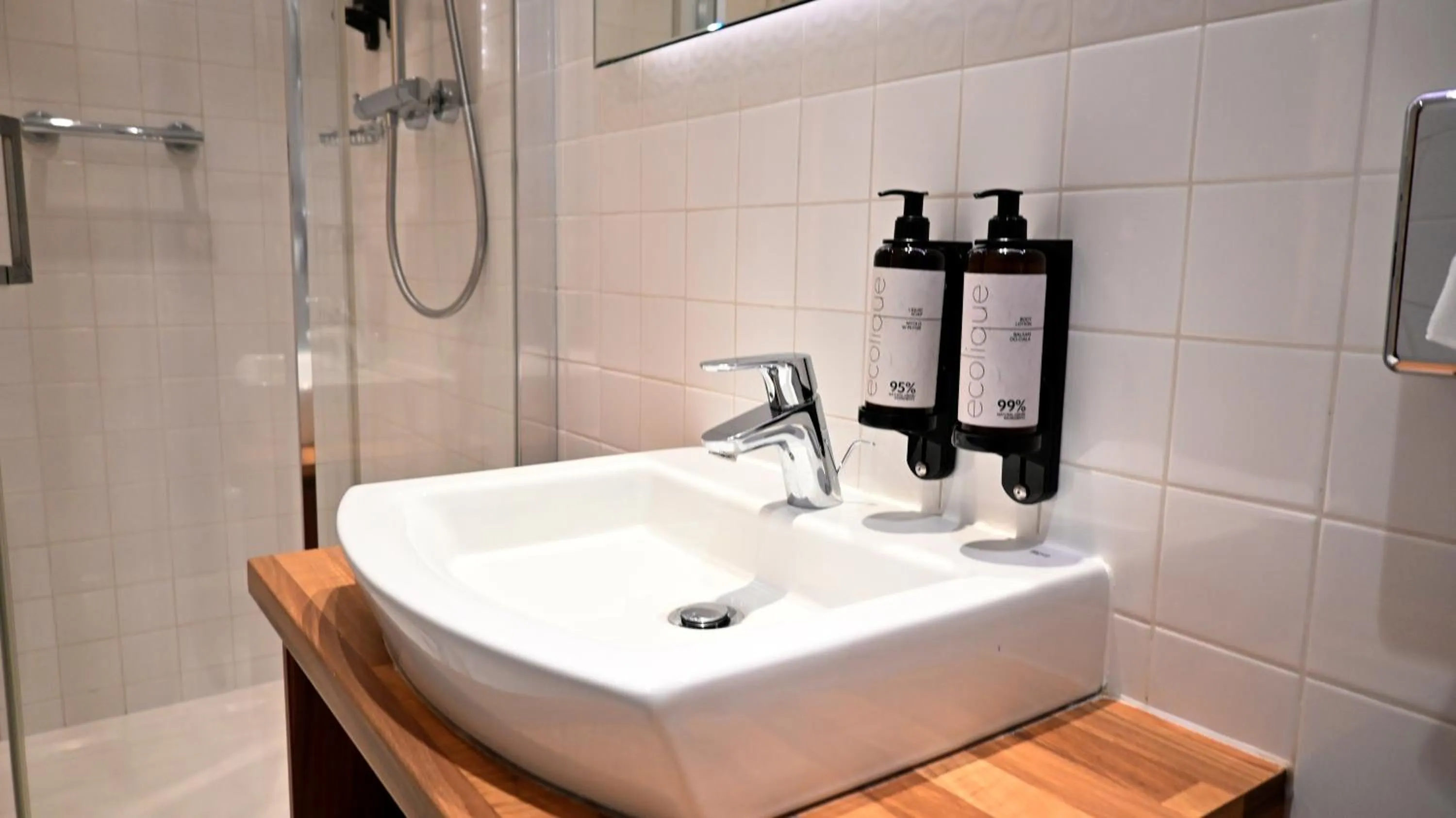 Bathroom in Vestil Hotel