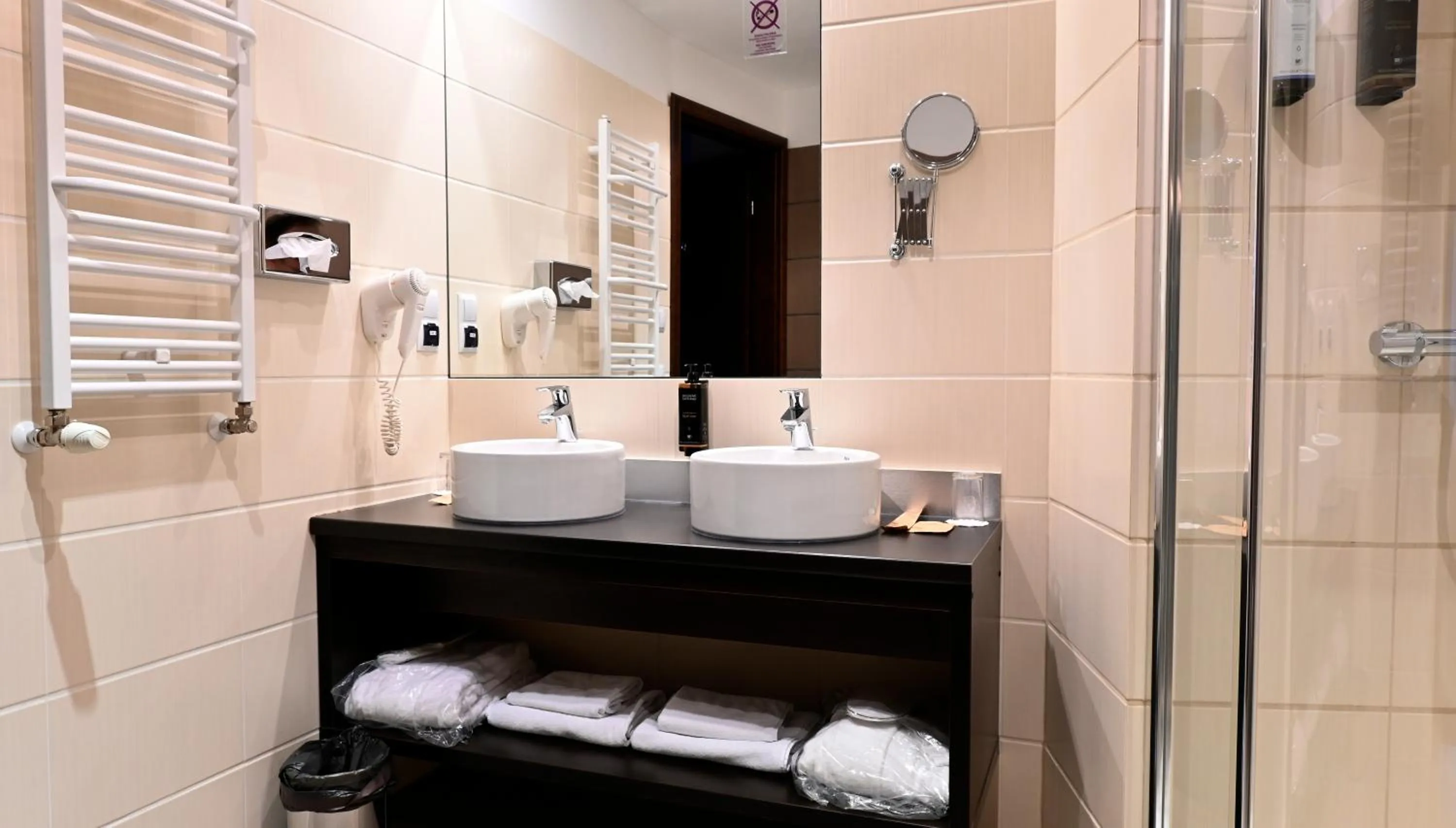 Bathroom in Vestil Hotel