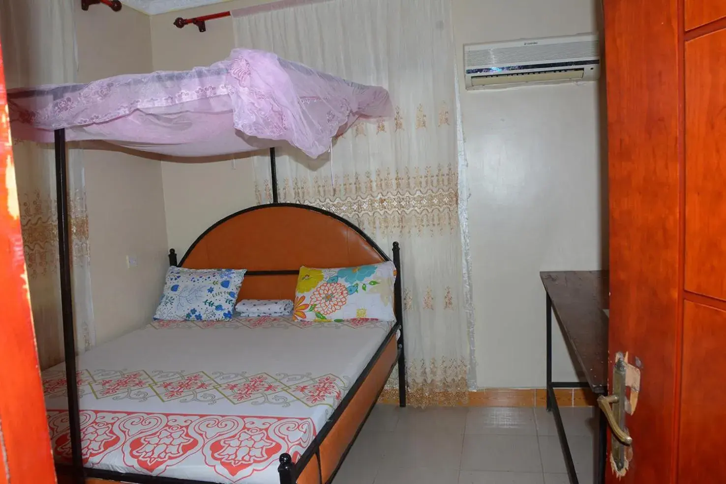 Standard Double Suite - single occupancy in JJ & JE Family House Standard Double Suite - single occupancy in JJ & JE Family House