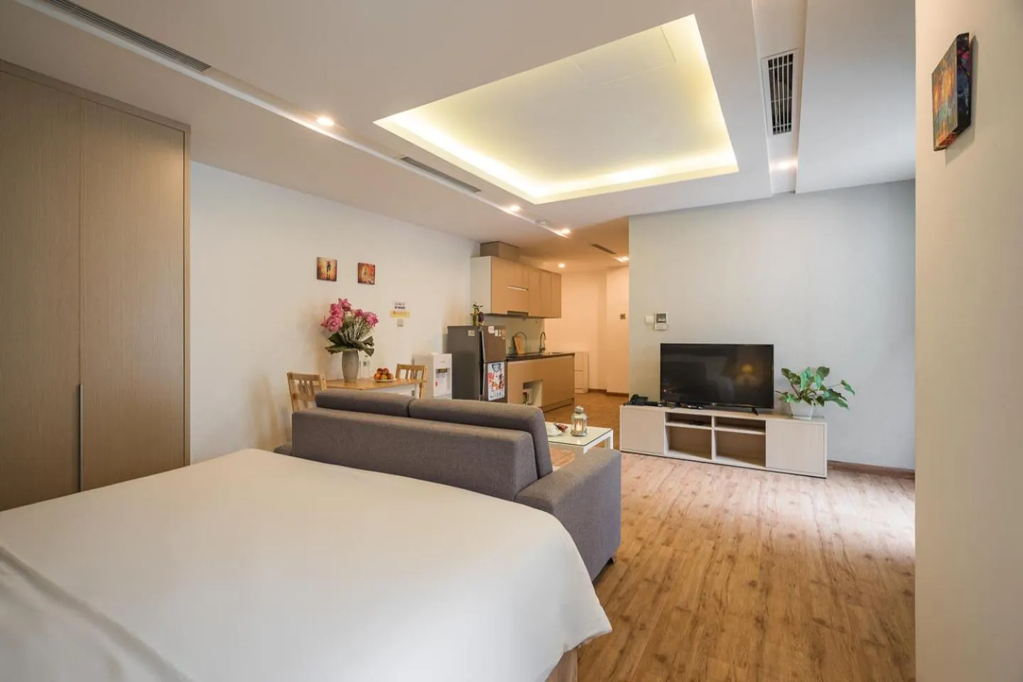 Living room, Bed in Ficus Suites