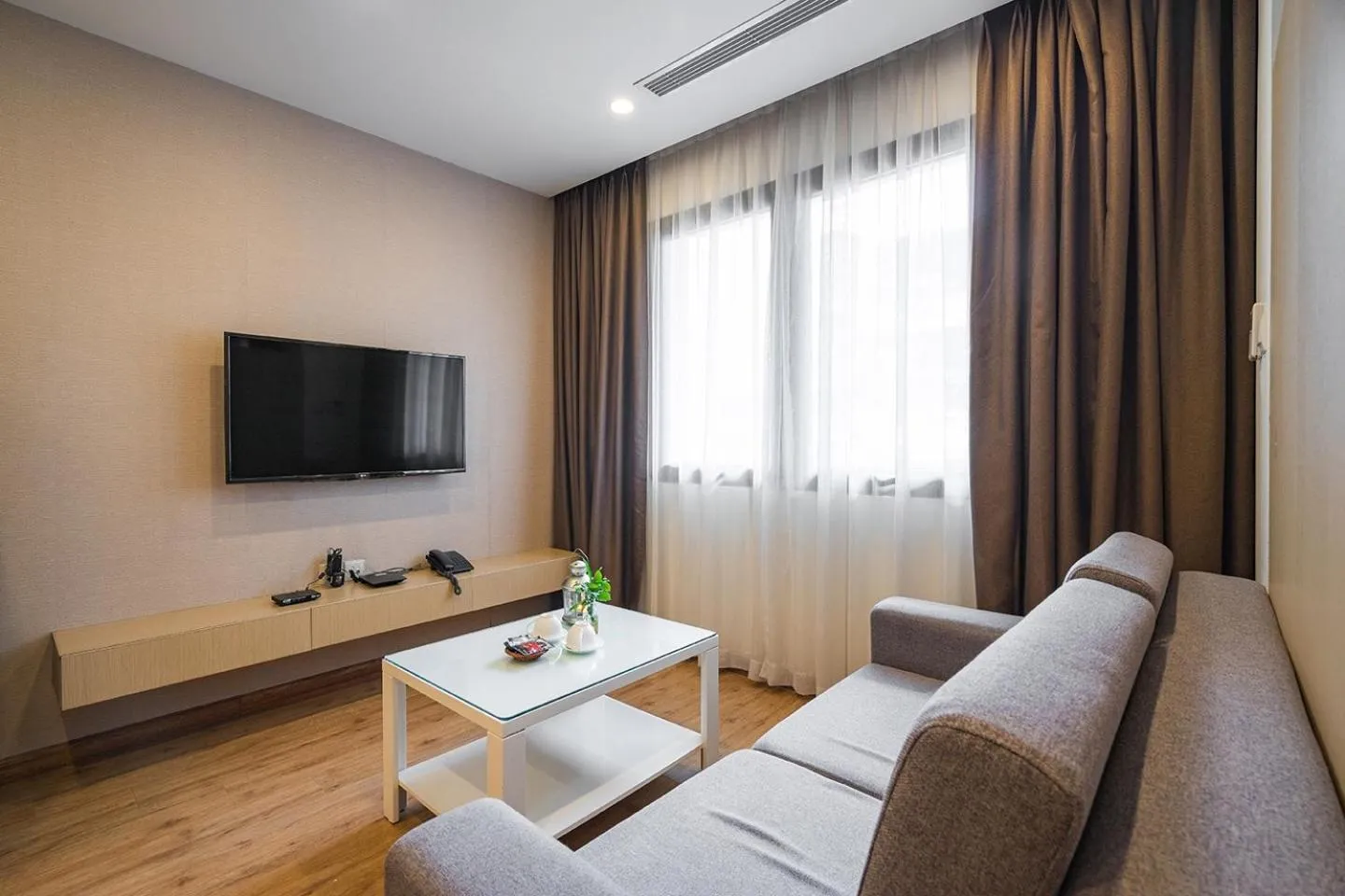 Communal lounge/ TV room in Ficus Suites