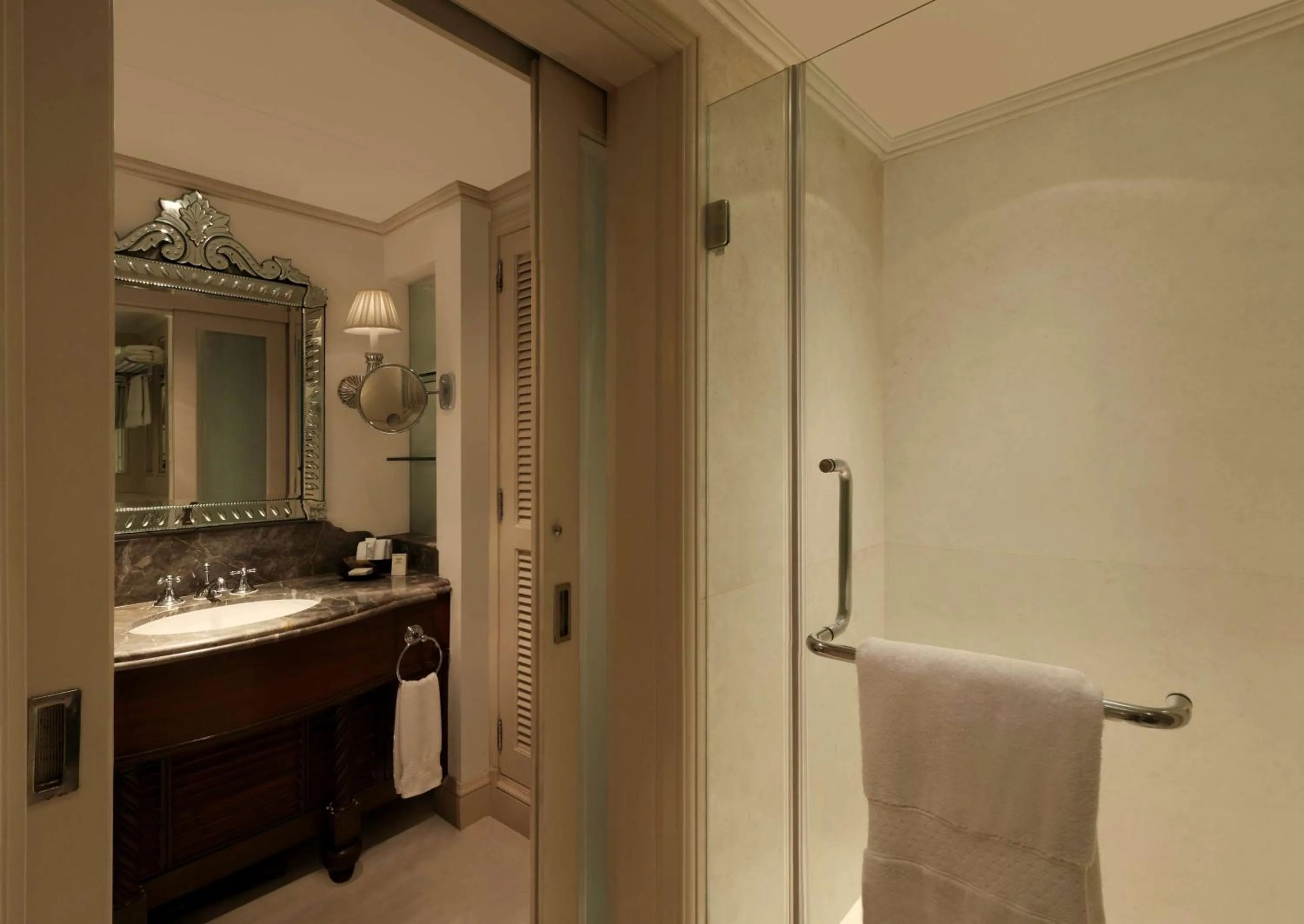 Bathroom in Hilton Mumbai International Airport Hotel