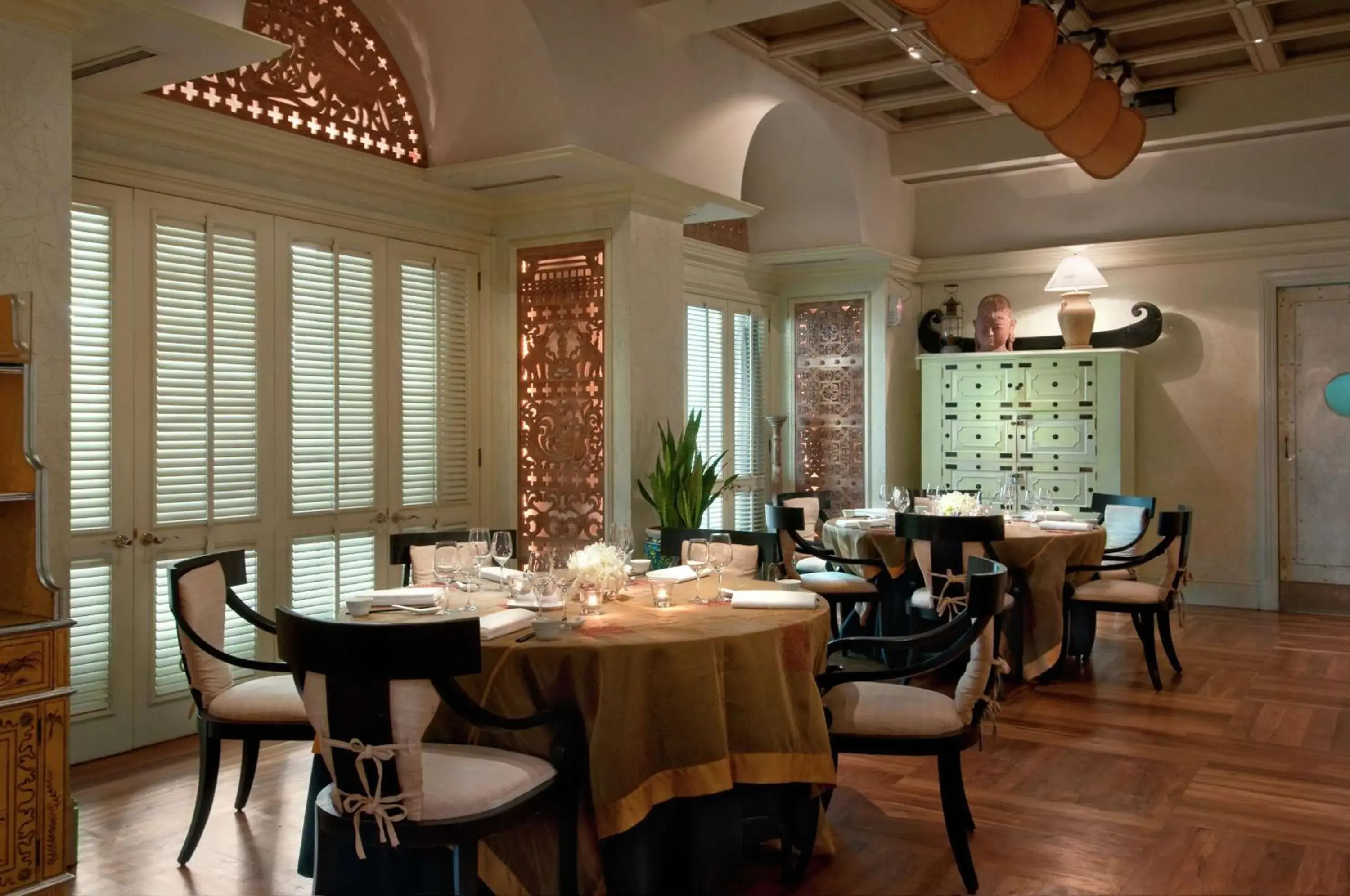 Restaurant/places to eat in Hilton Mumbai International Airport Hotel Restaurant/places to eat in Hilton Mumbai International Airport Hotel