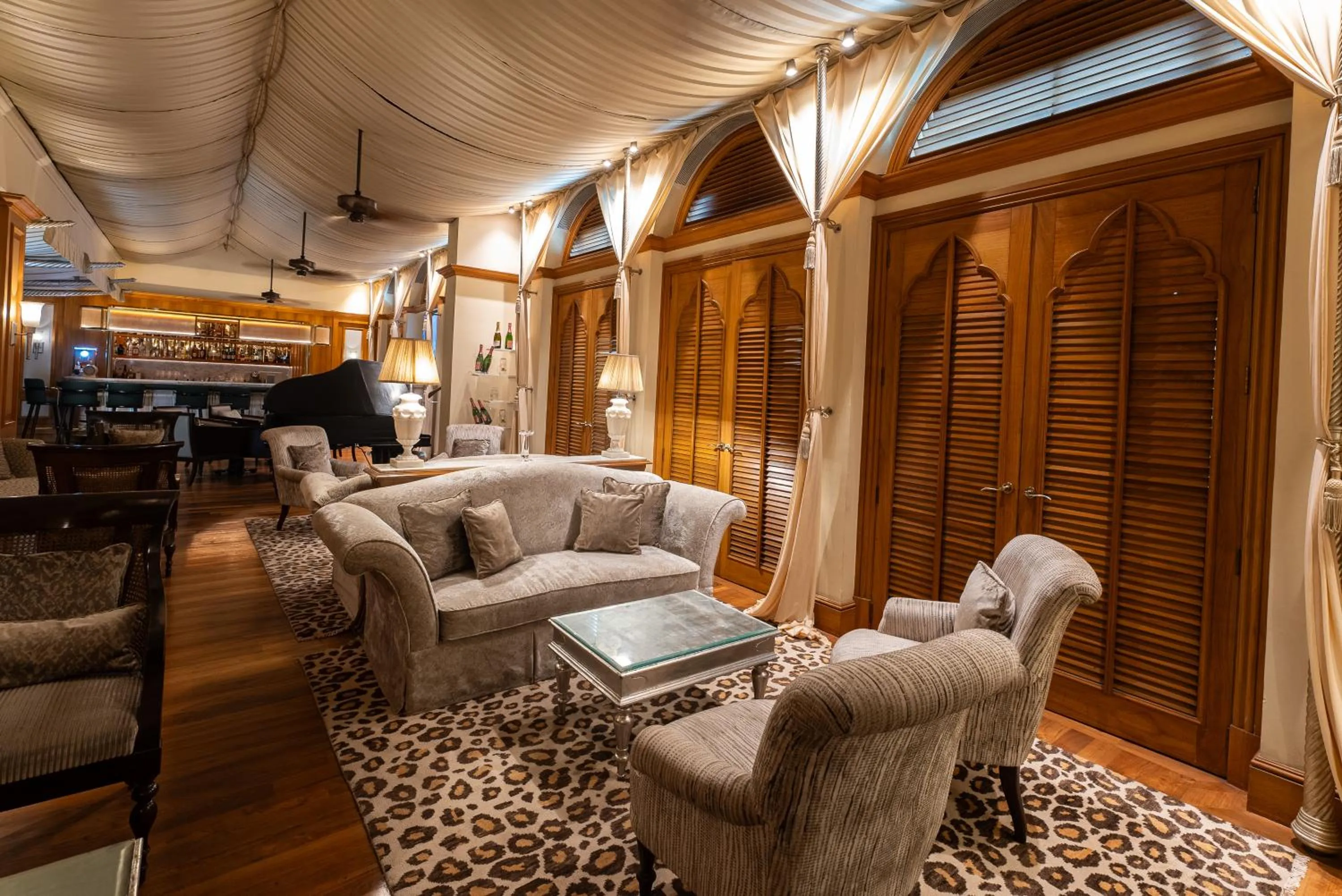 Lounge or bar in Hilton Mumbai International Airport Hotel