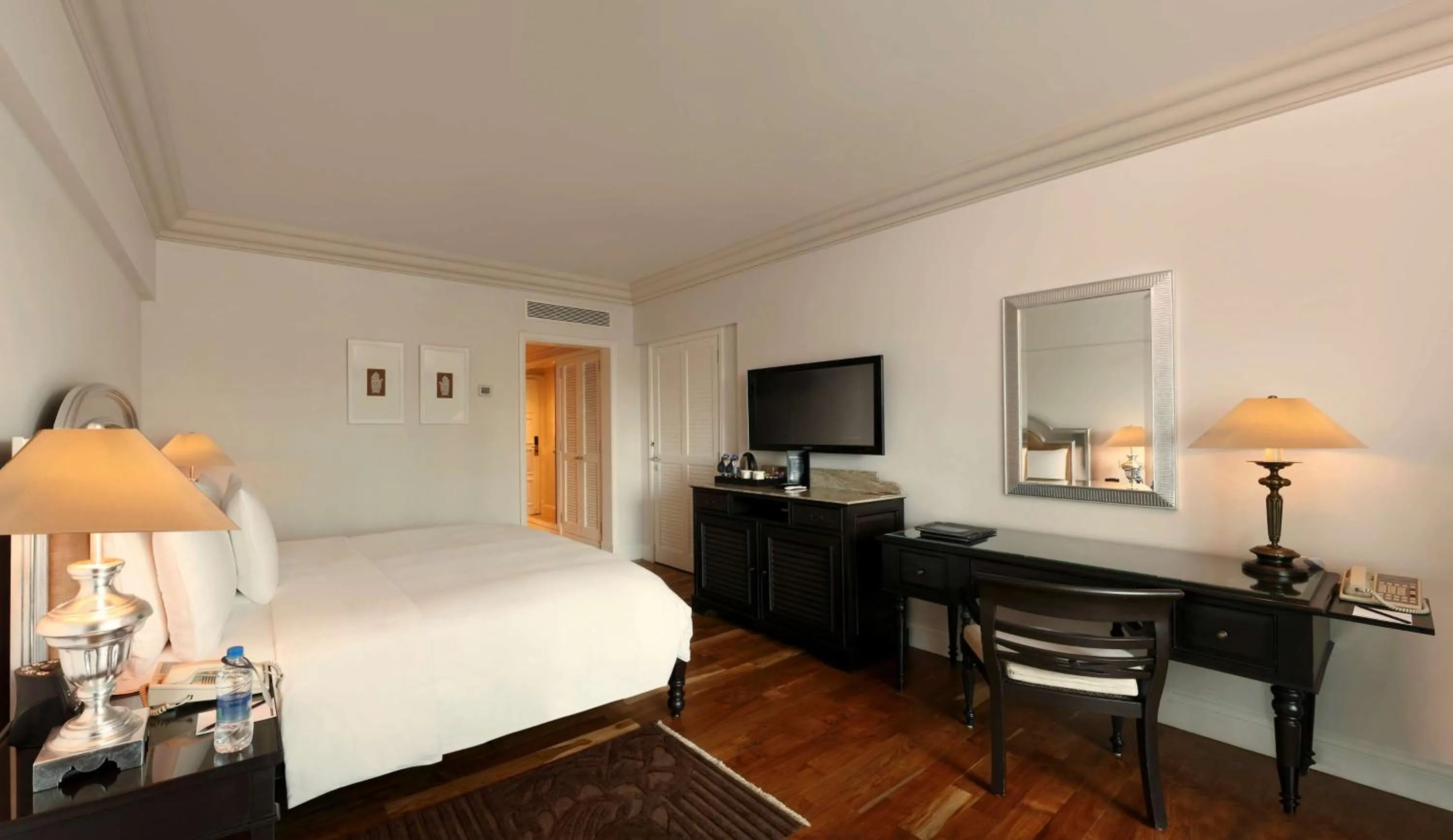 Bedroom, Bed in Hilton Mumbai International Airport Hotel