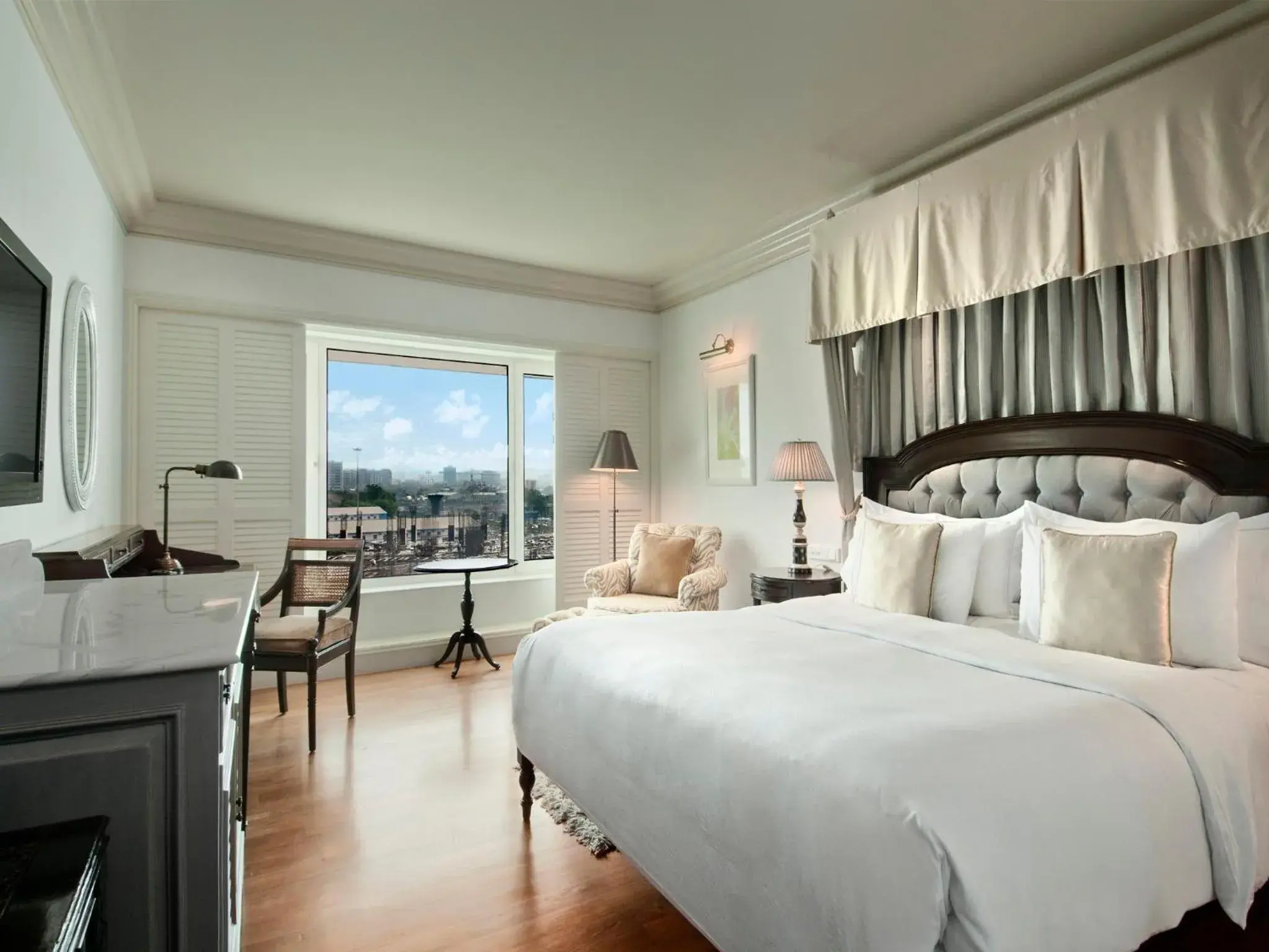 King Room in Hilton Mumbai International Airport Hotel King Room in Hilton Mumbai International Airport Hotel