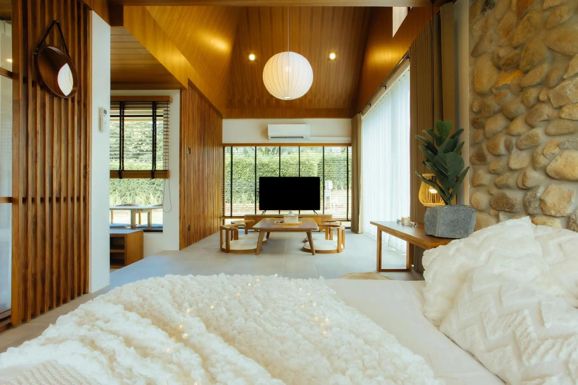 Photo of the whole room, Bed in The CAMPIAN