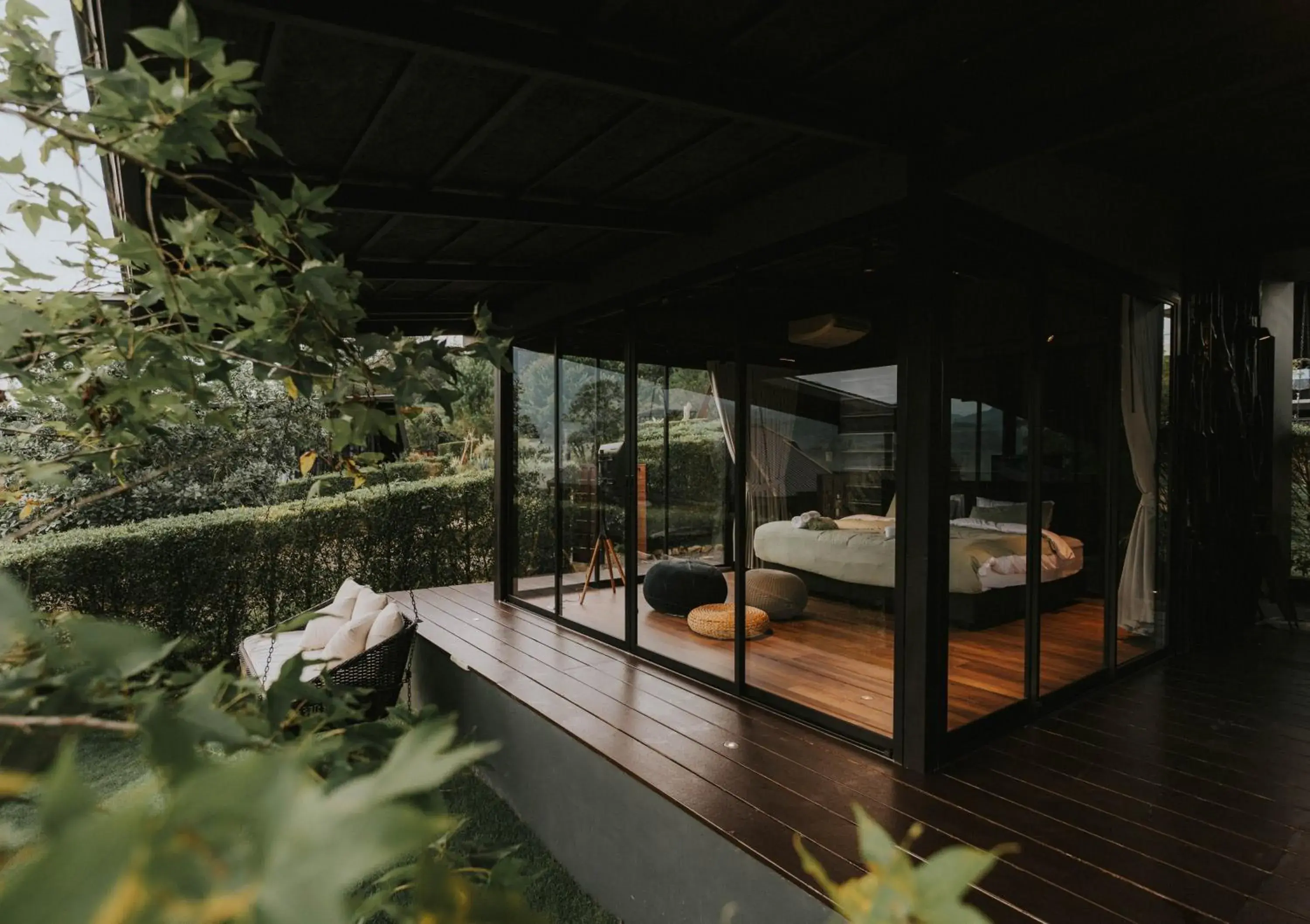 The fully equipped kitchenette features a stovetop, a refrigerator, kitchenware and a microwave. The tent provides a private entrance, a coffee machine, a terrace with garden views as well as a private bathroom featuring a shower. in The CAMPIAN The fully equipped kitchenette features a stovetop, a refrigerator, kitchenware and a microwave. The tent provides a private entrance, a coffee machine, a terrace with garden views as well as a private bathroom featuring a shower. in The CAMPIAN