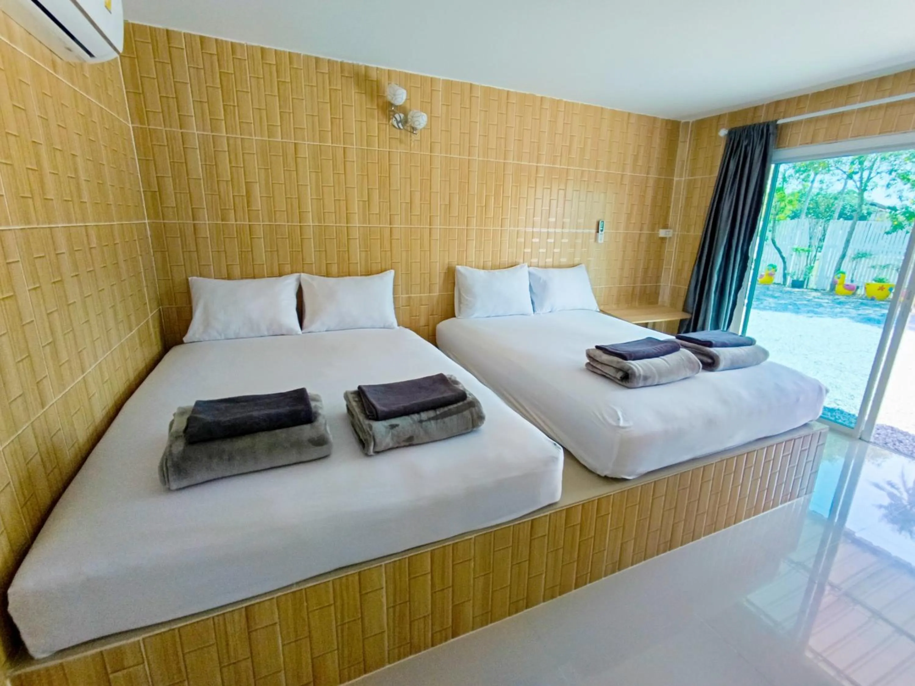 Bed in Saan Rak Resort