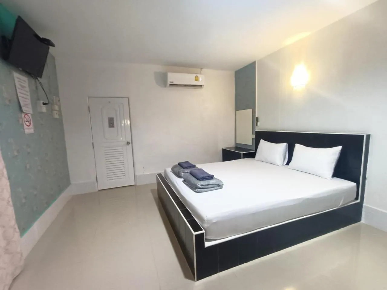 Bed in Saan Rak Resort