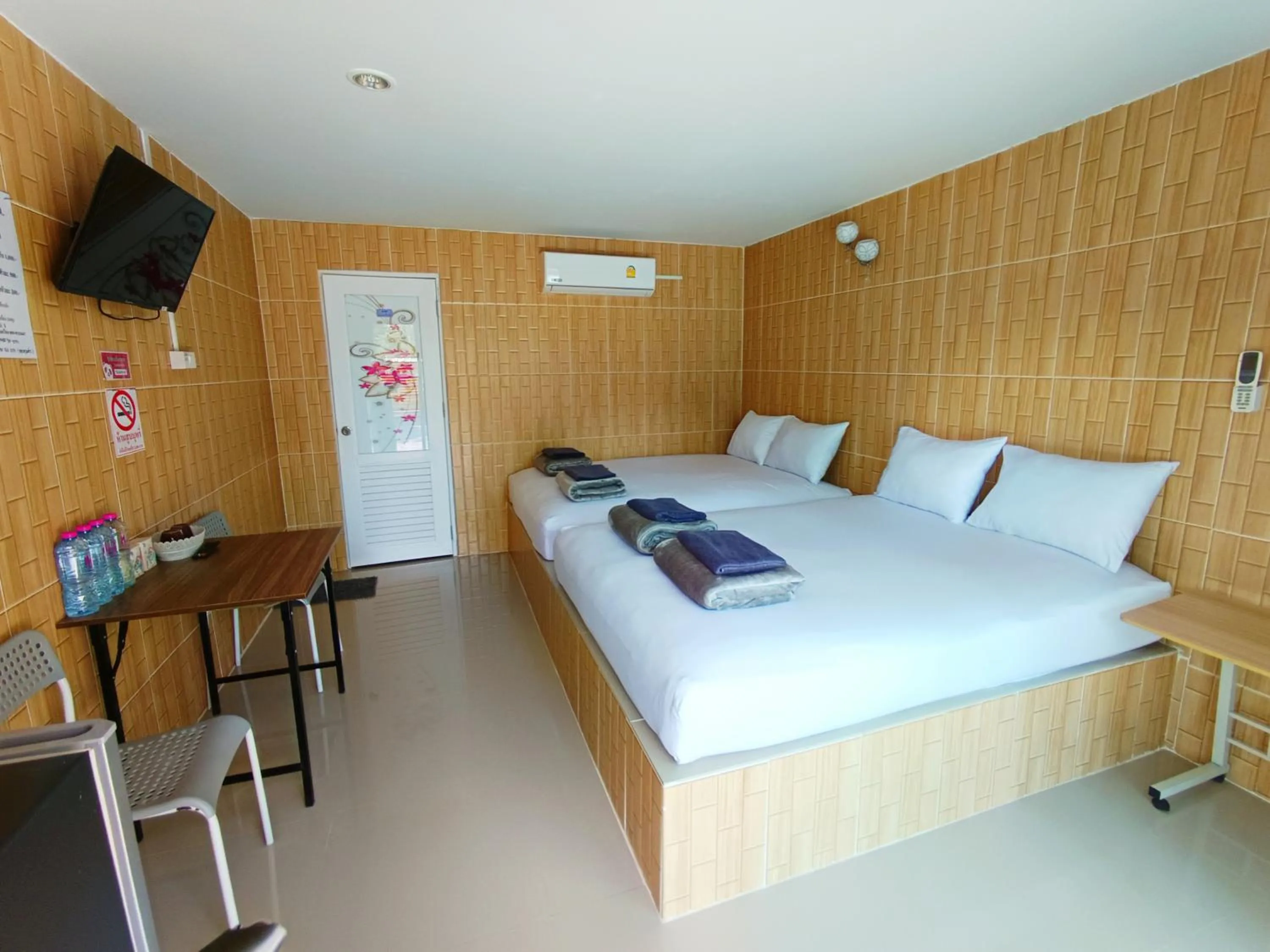 Bed in Saan Rak Resort