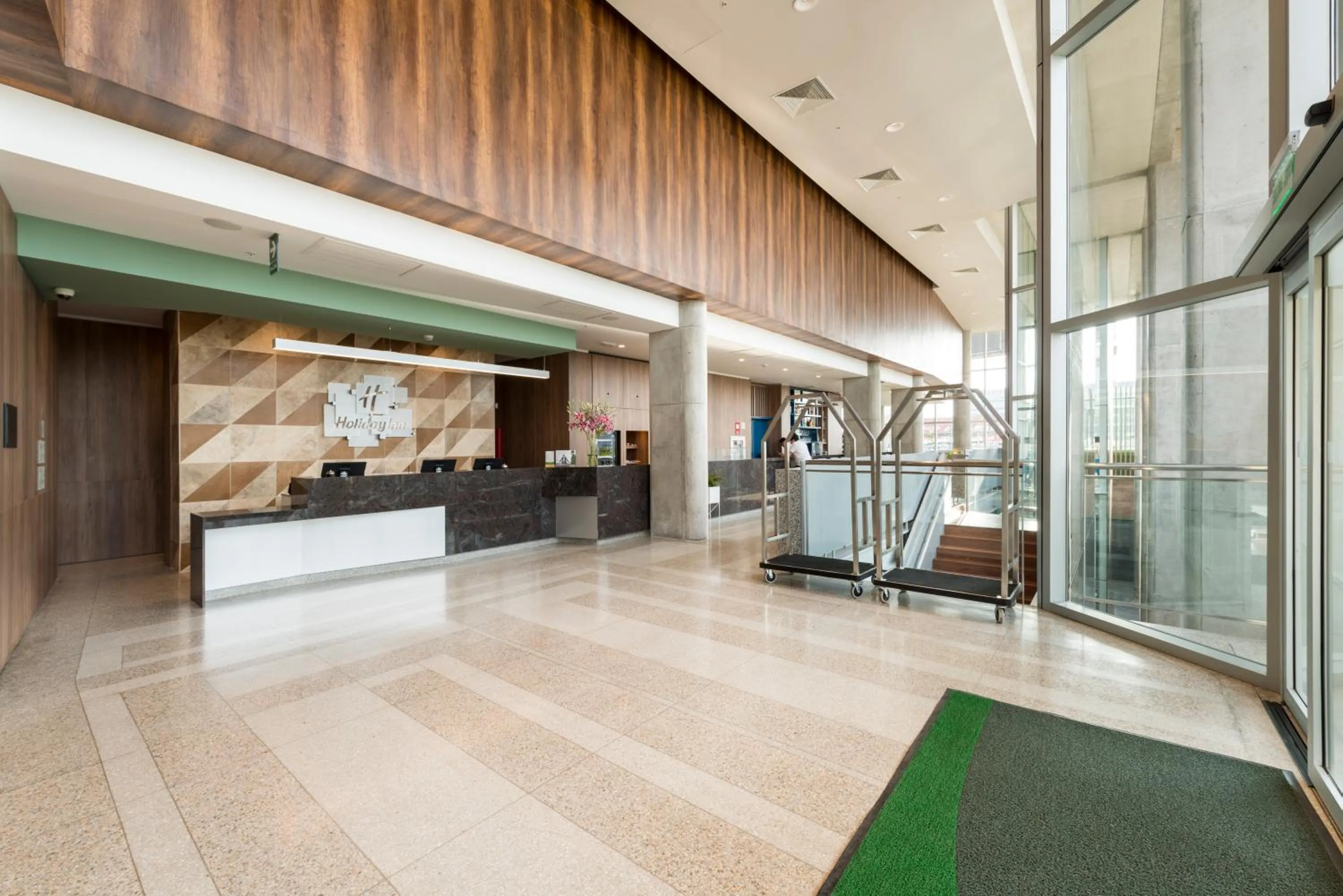 Lobby or reception in Holiday Inn - Lima Airport by IHG