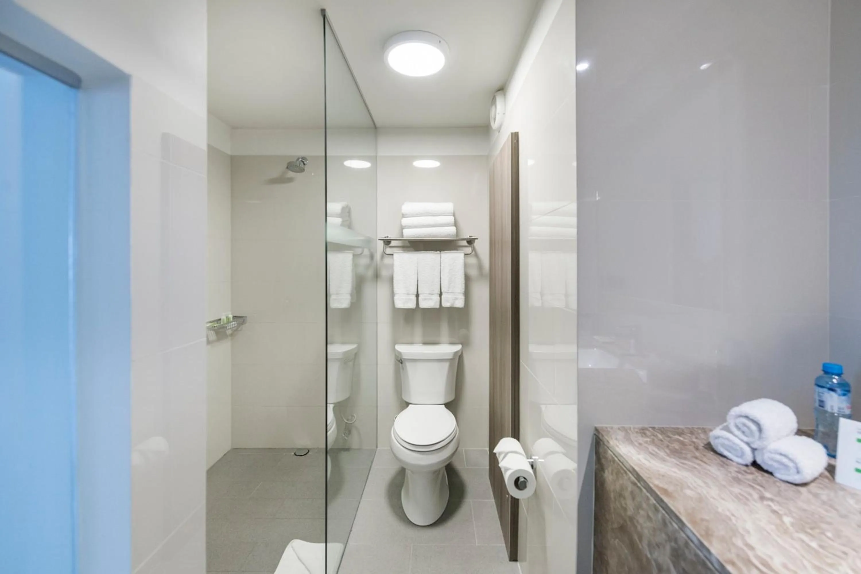 Photo of the whole room in Holiday Inn - Lima Airport by IHG