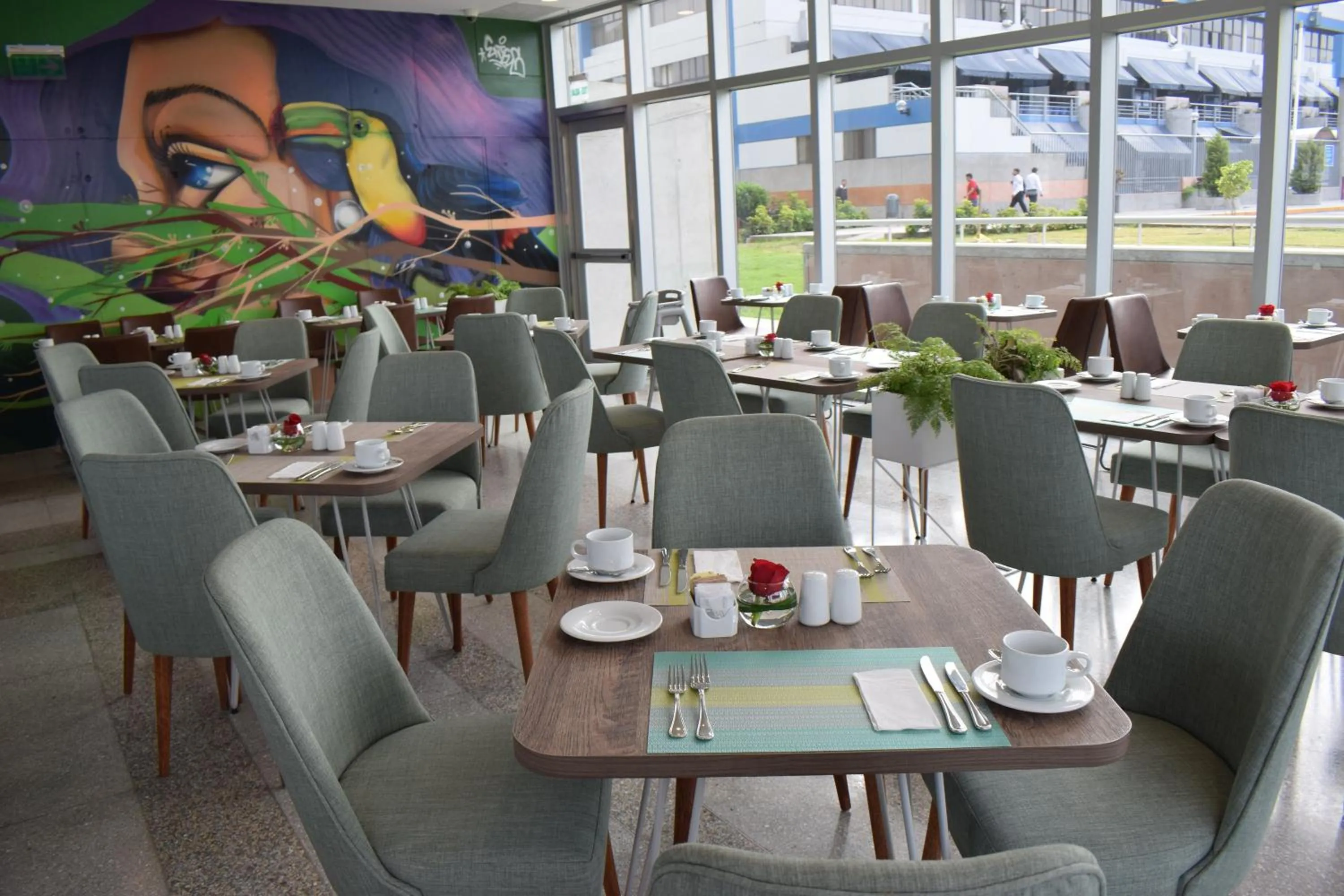 Restaurant/places to eat in Holiday Inn - Lima Airport by IHG