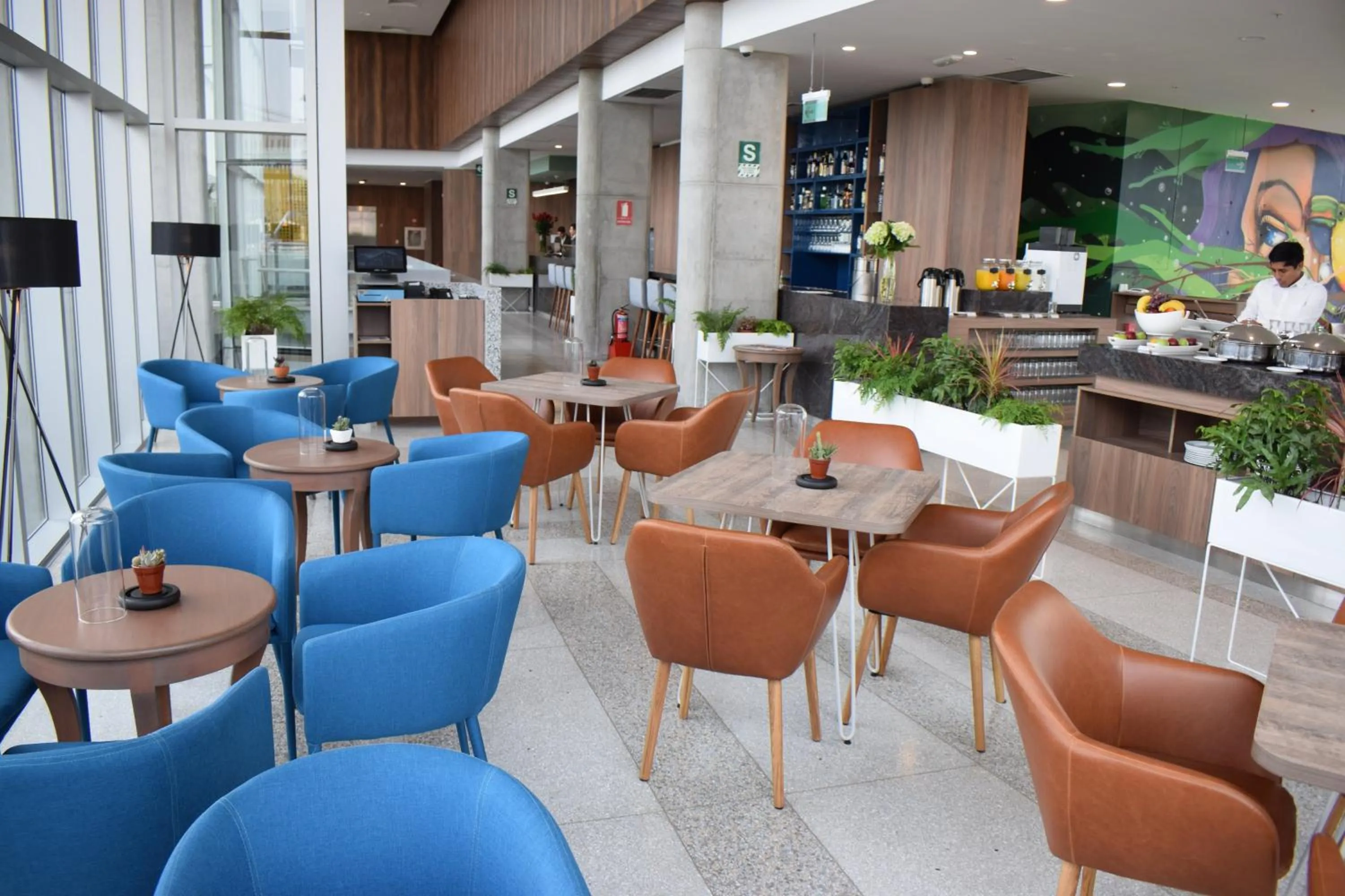 Lounge or bar in Holiday Inn - Lima Airport by IHG