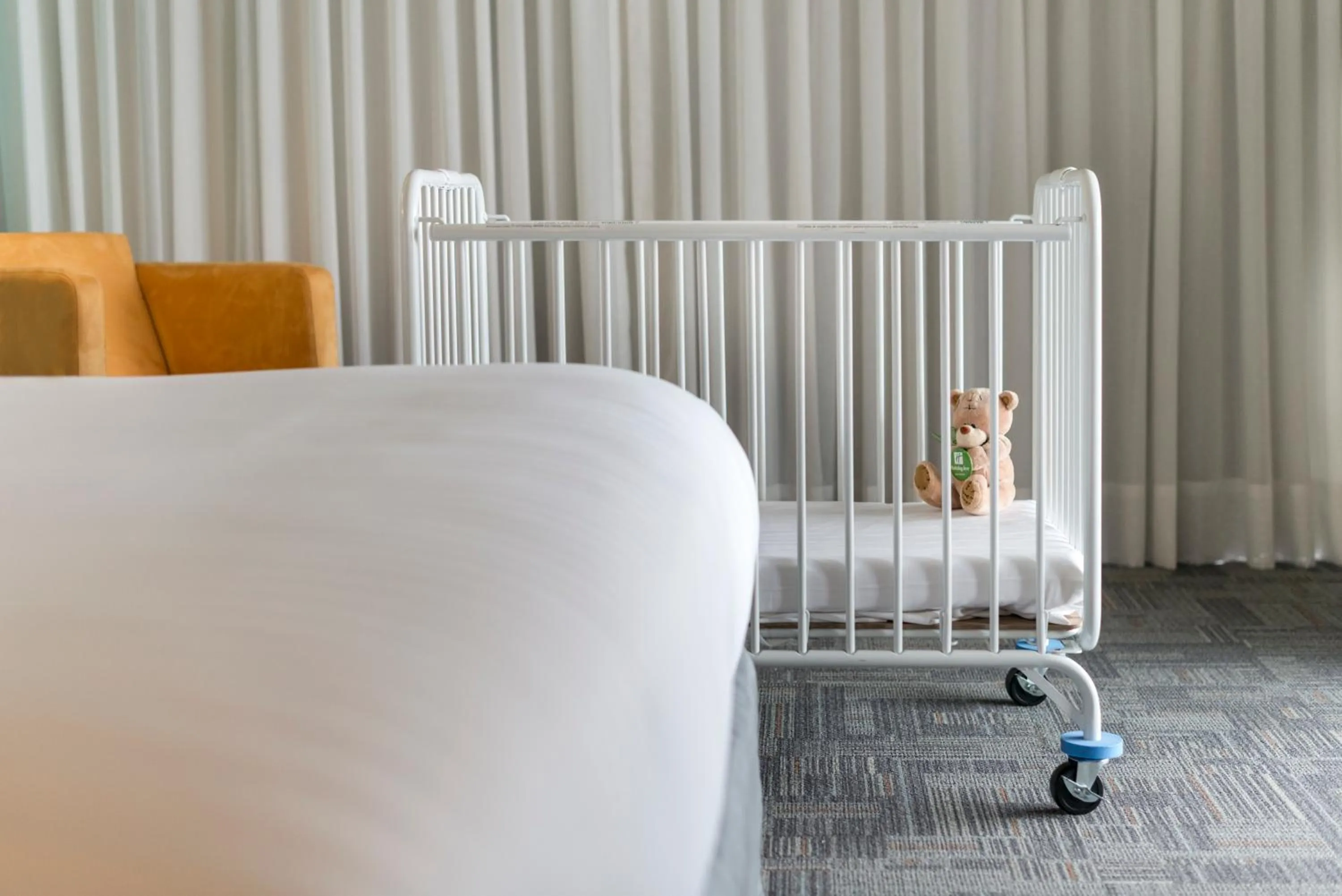 cot, Bed in Holiday Inn - Lima Airport by IHG