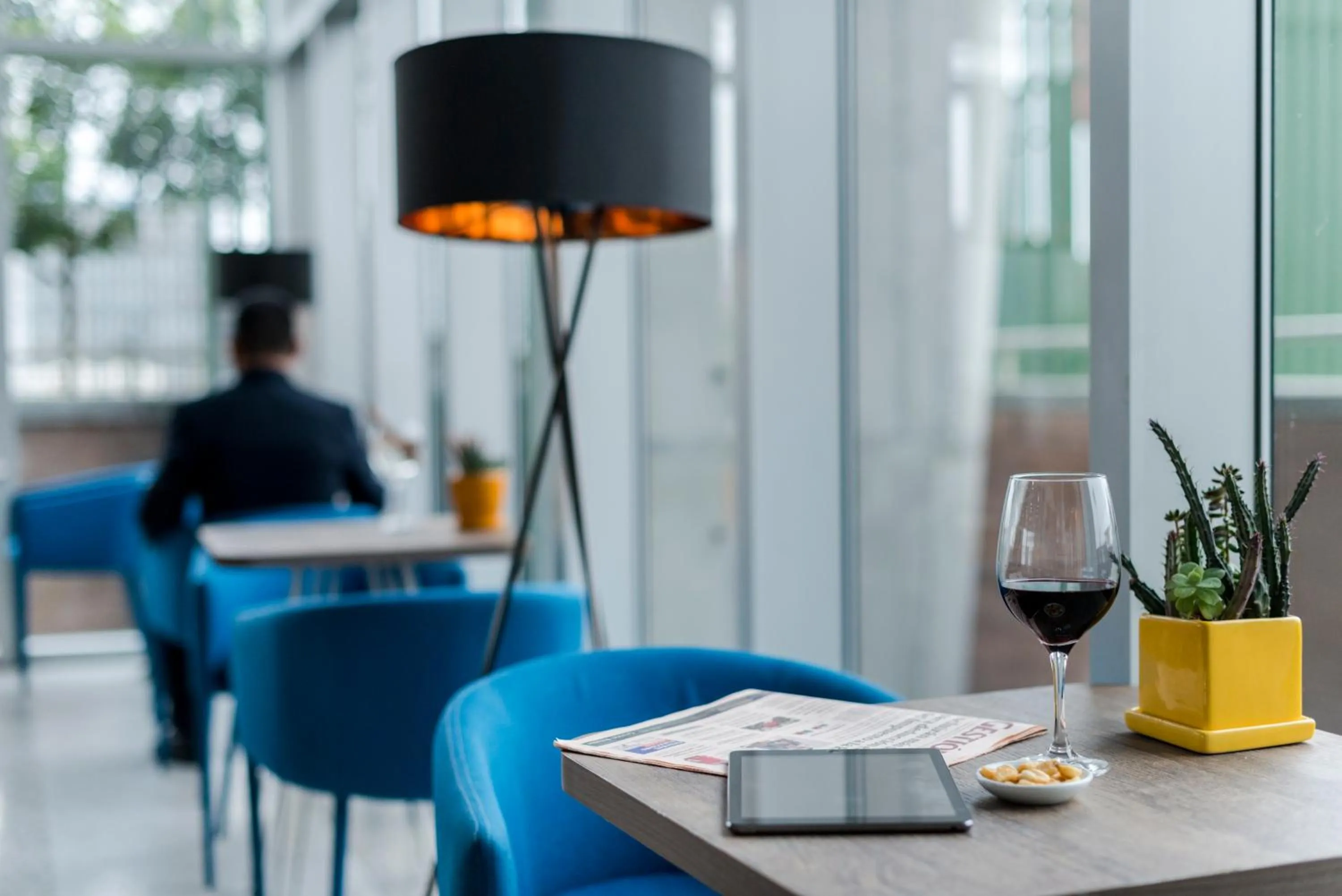 Lounge or bar in Holiday Inn - Lima Airport by IHG