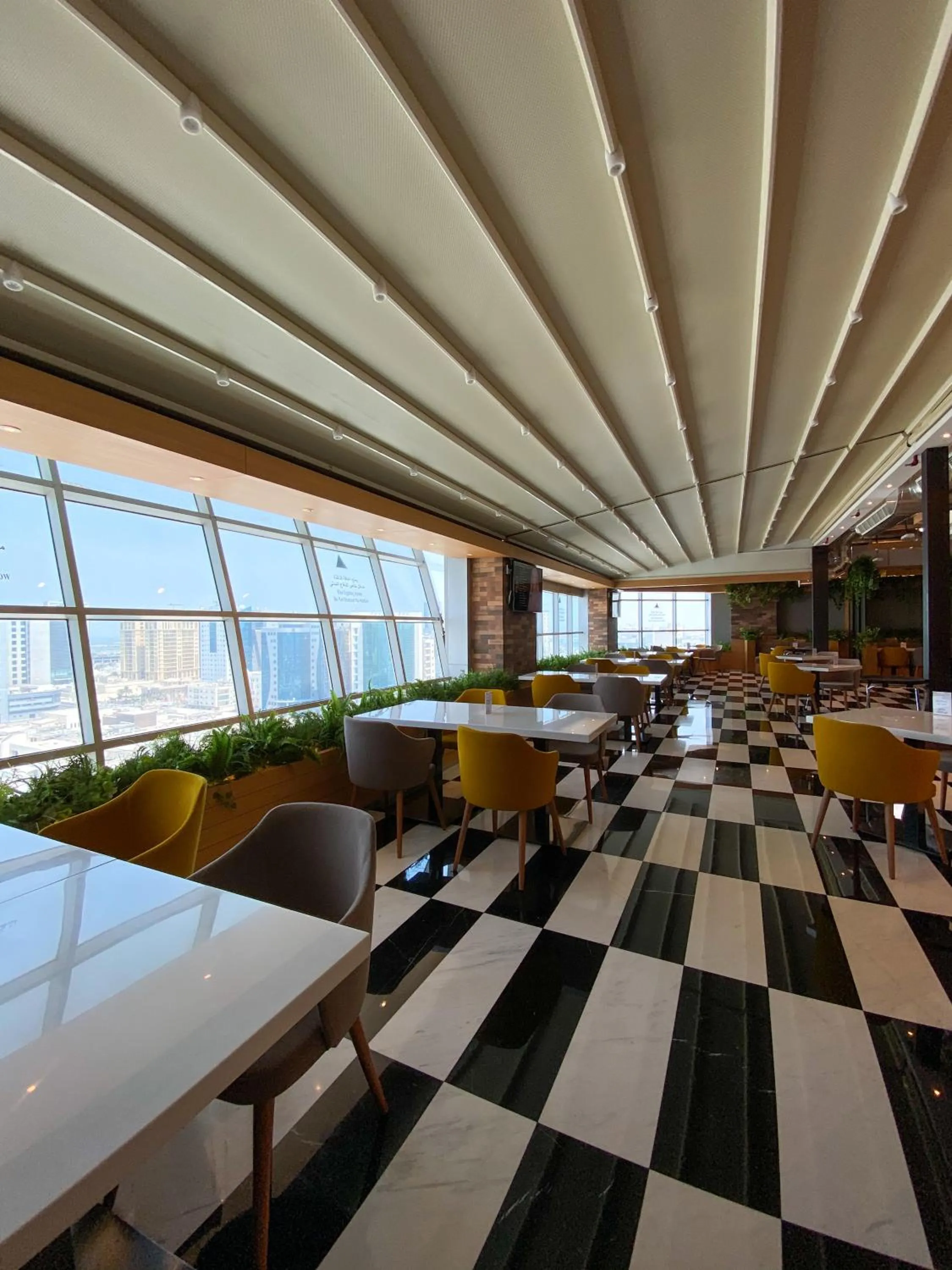 Restaurant/places to eat in Imperial Suites Hotel