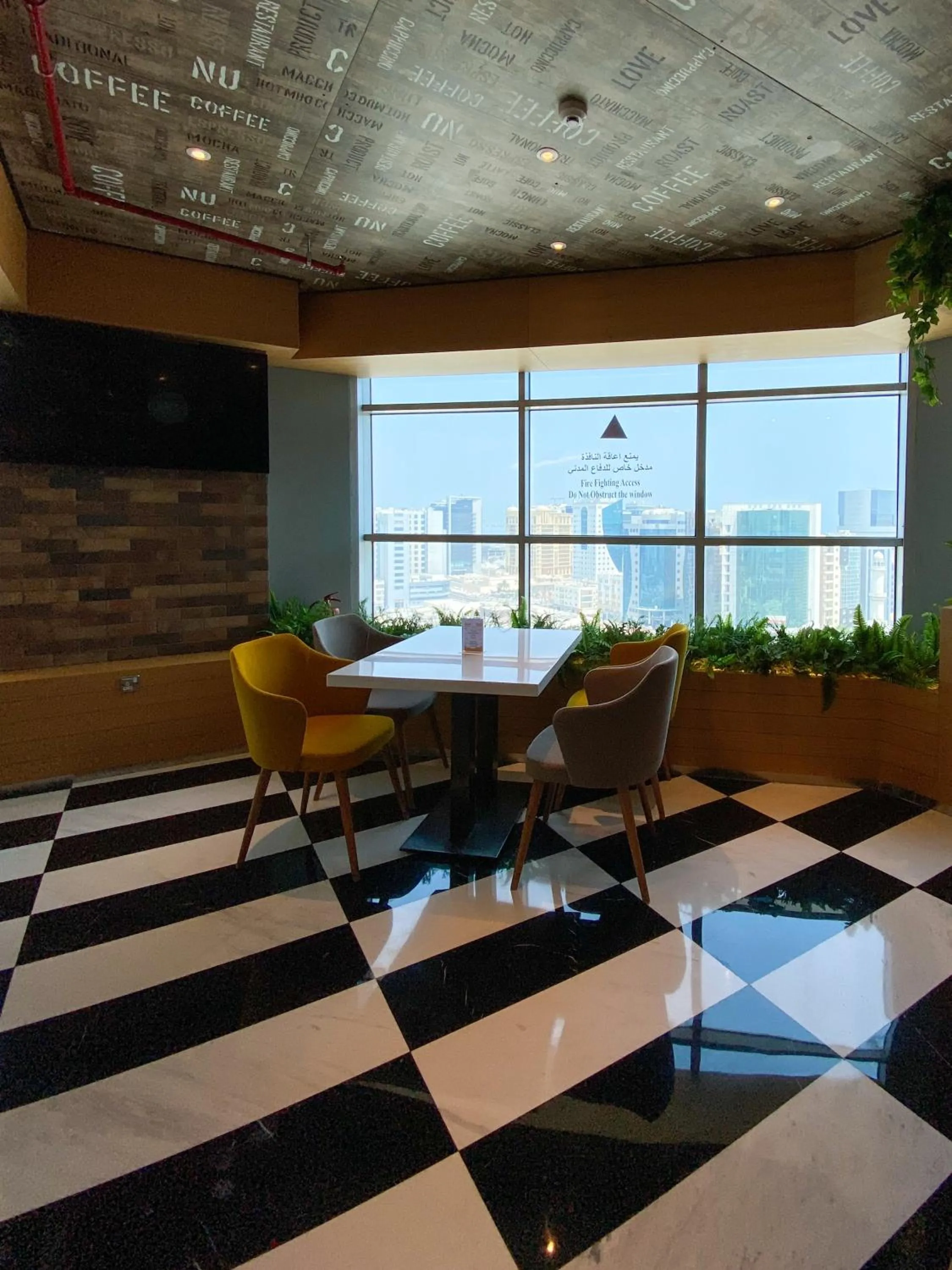 Restaurant/places to eat in Imperial Suites Hotel