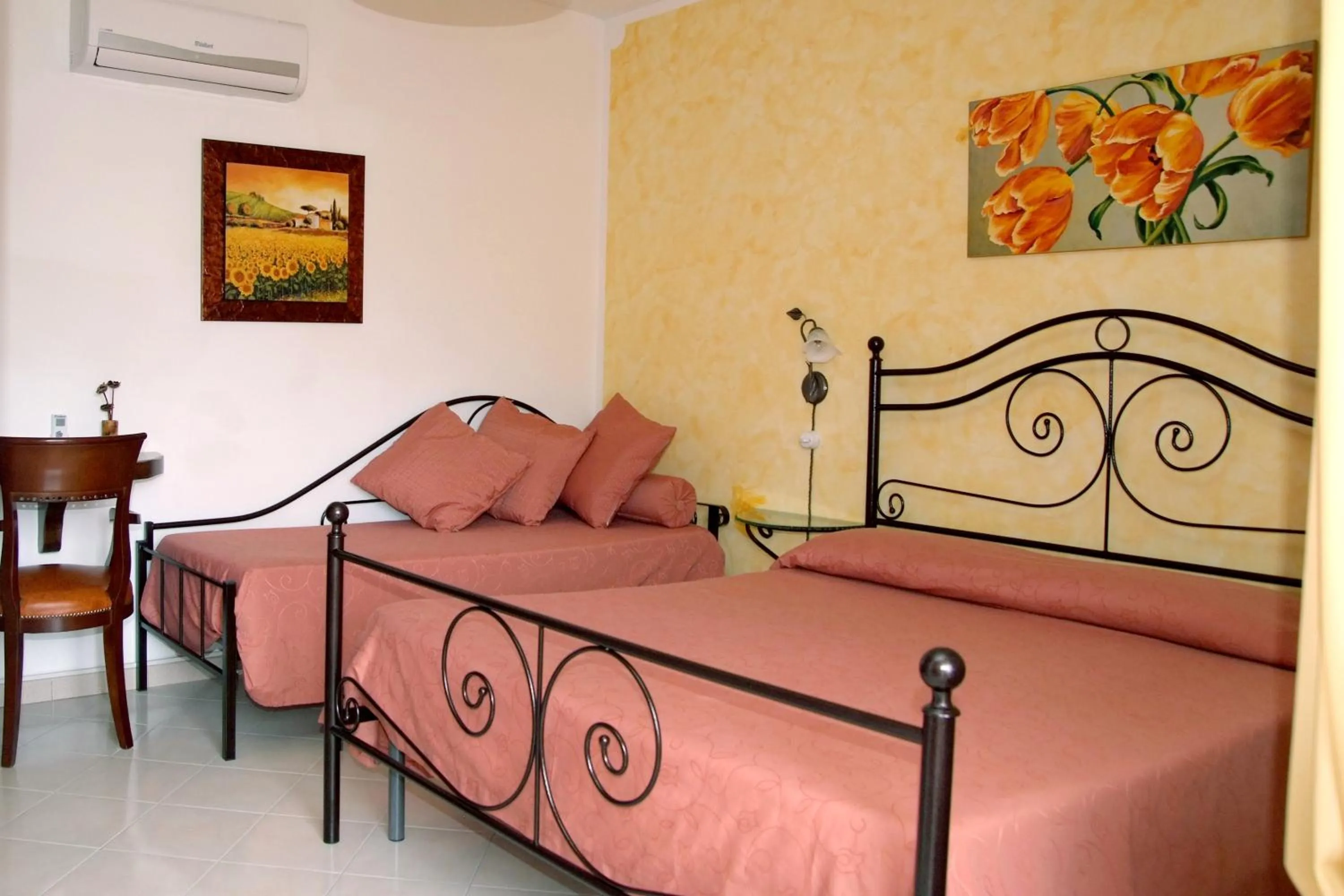 Photo of the whole room, Bed in Rabbit