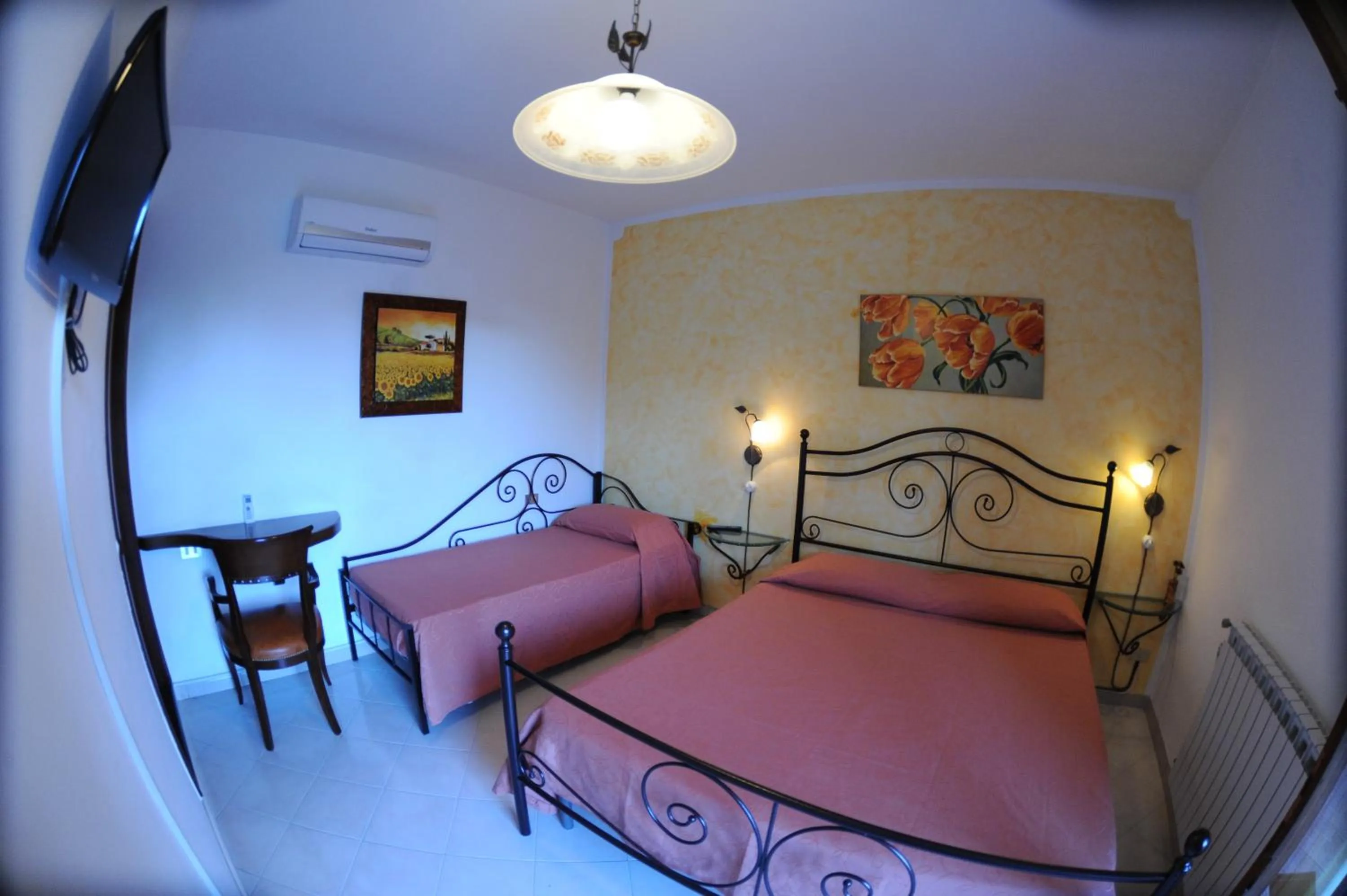 Photo of the whole room, Bed in Rabbit