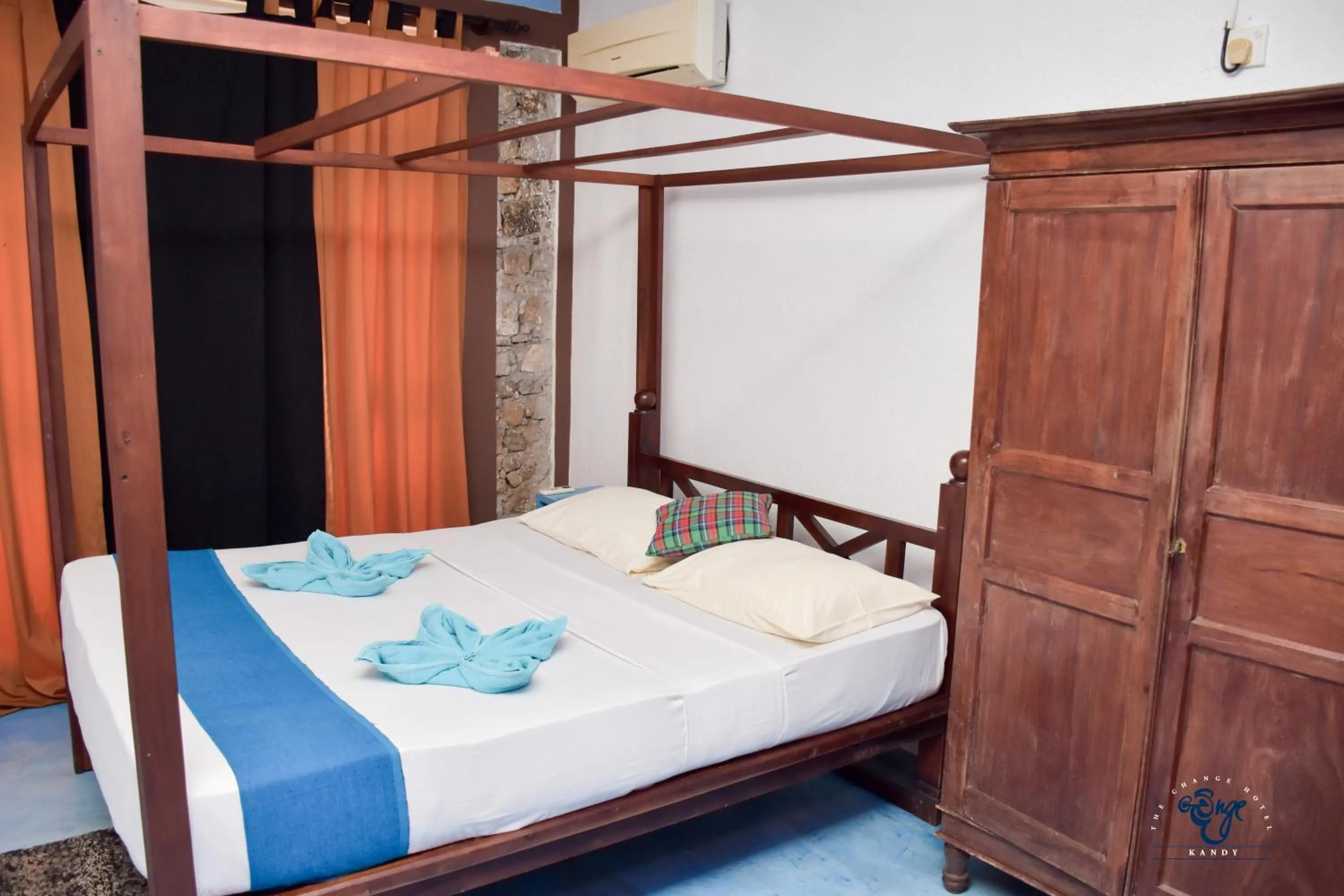 Bedroom, Bed in The Change Hotel