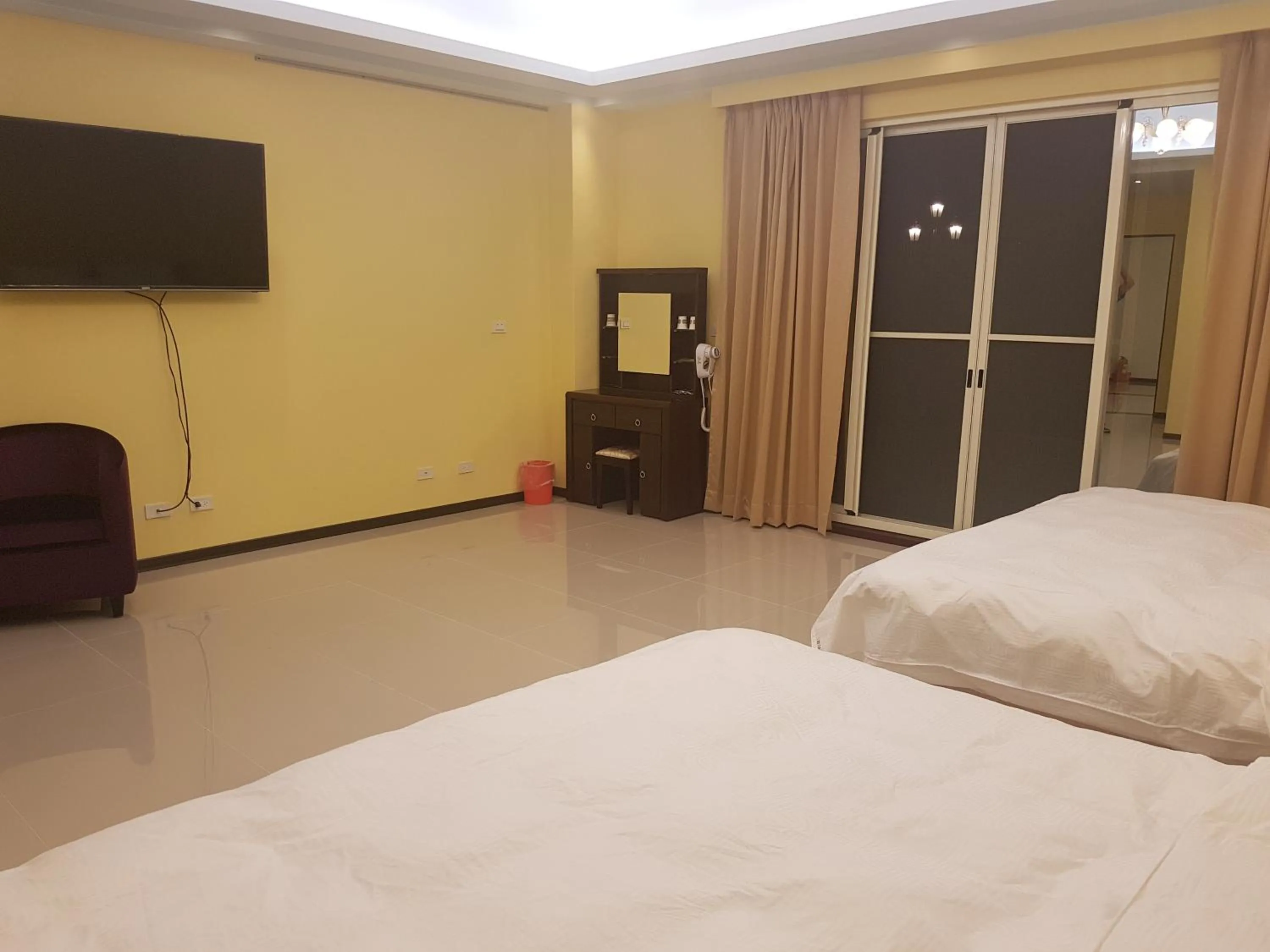 Quadruple Room with Balcony in Yan Sha Wan B&B