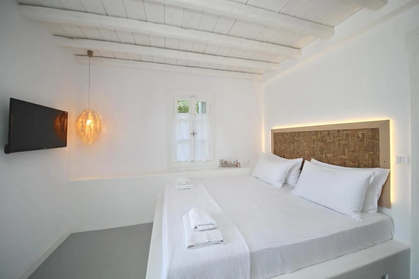 Bed in Evlalia Studios & Villas