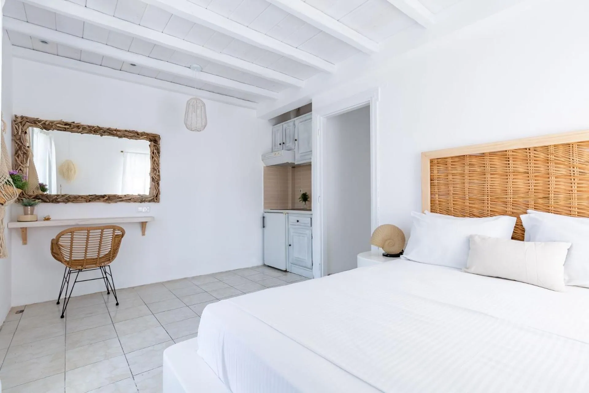 Photo of the whole room, Bed in Evlalia Studios & Villas