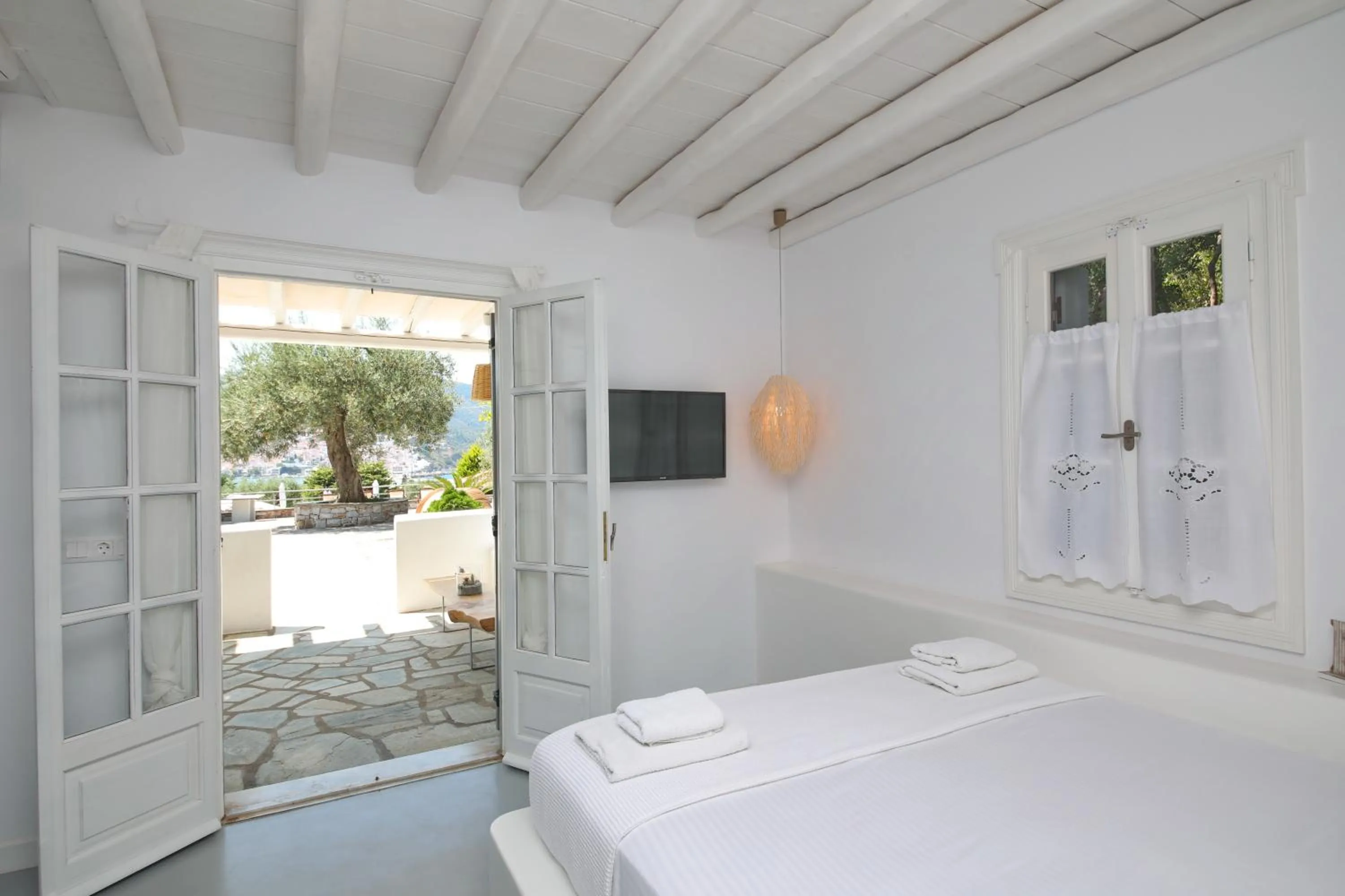 Garden, Bed in Evlalia Studios & Villas