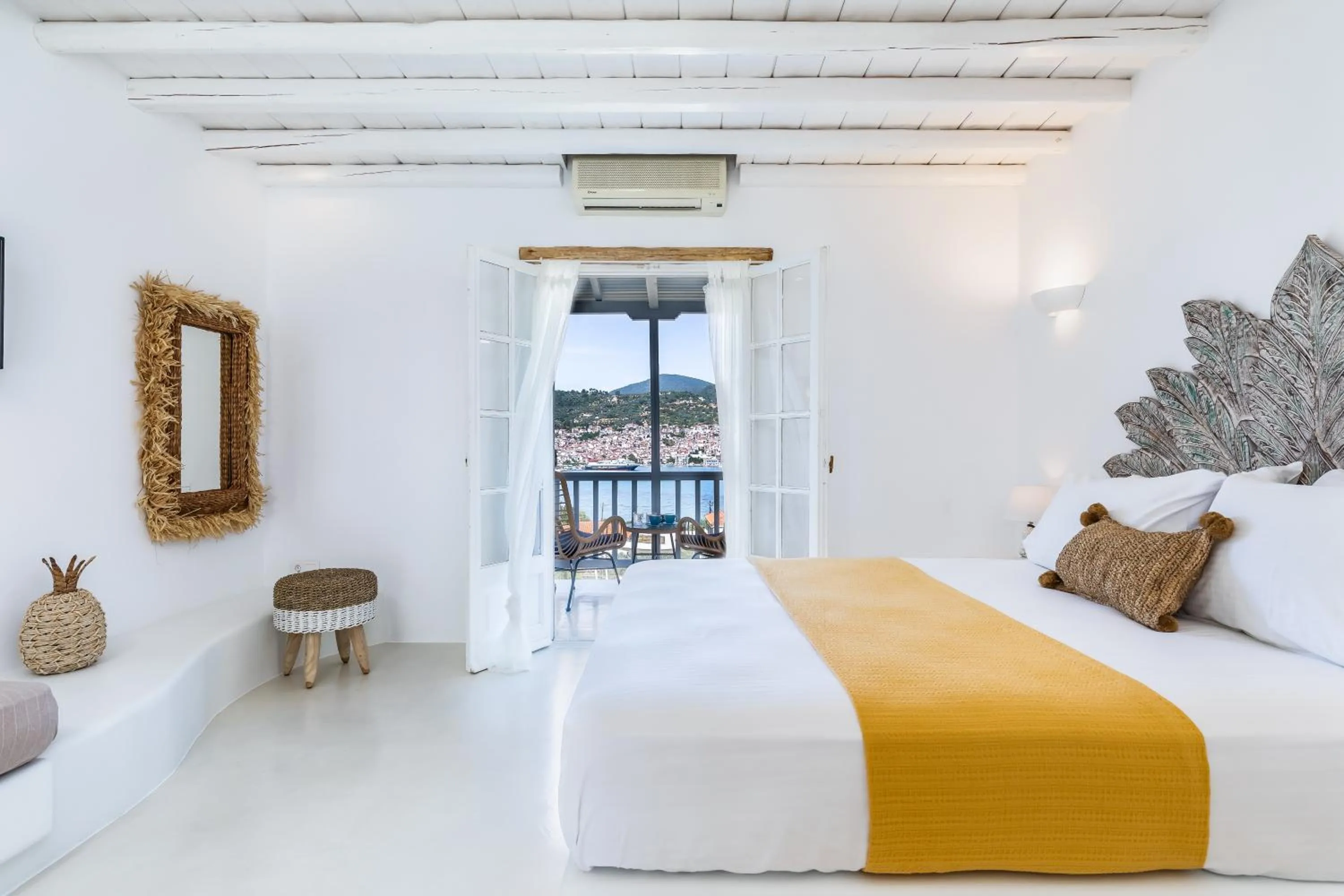 Bed in Evlalia Studios & Villas