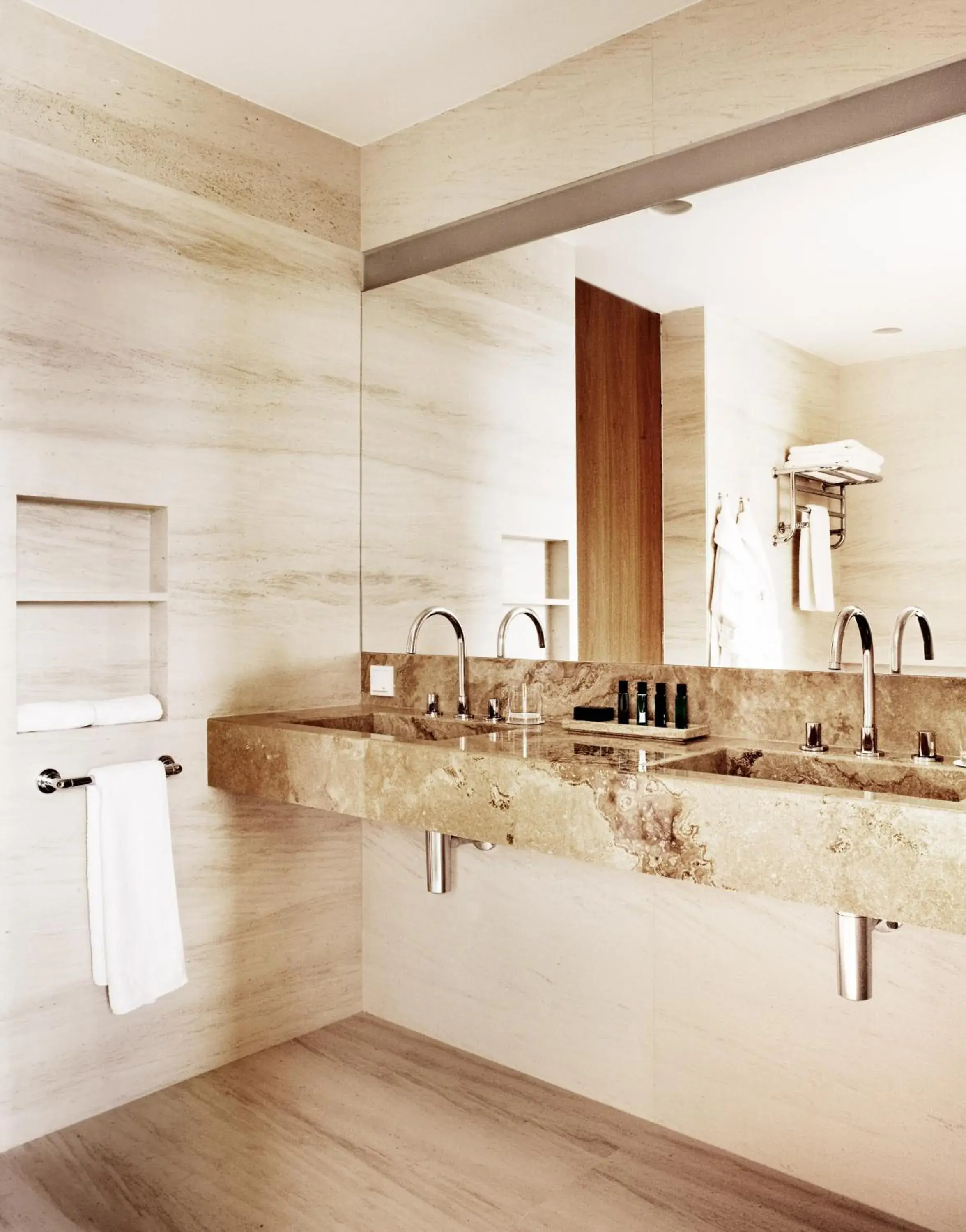 Superior King Room - single occupancy in Square Nine Hotel Belgrade-The Leading Hotels of The World Superior King Room - single occupancy in Square Nine Hotel Belgrade-The Leading Hotels of The World