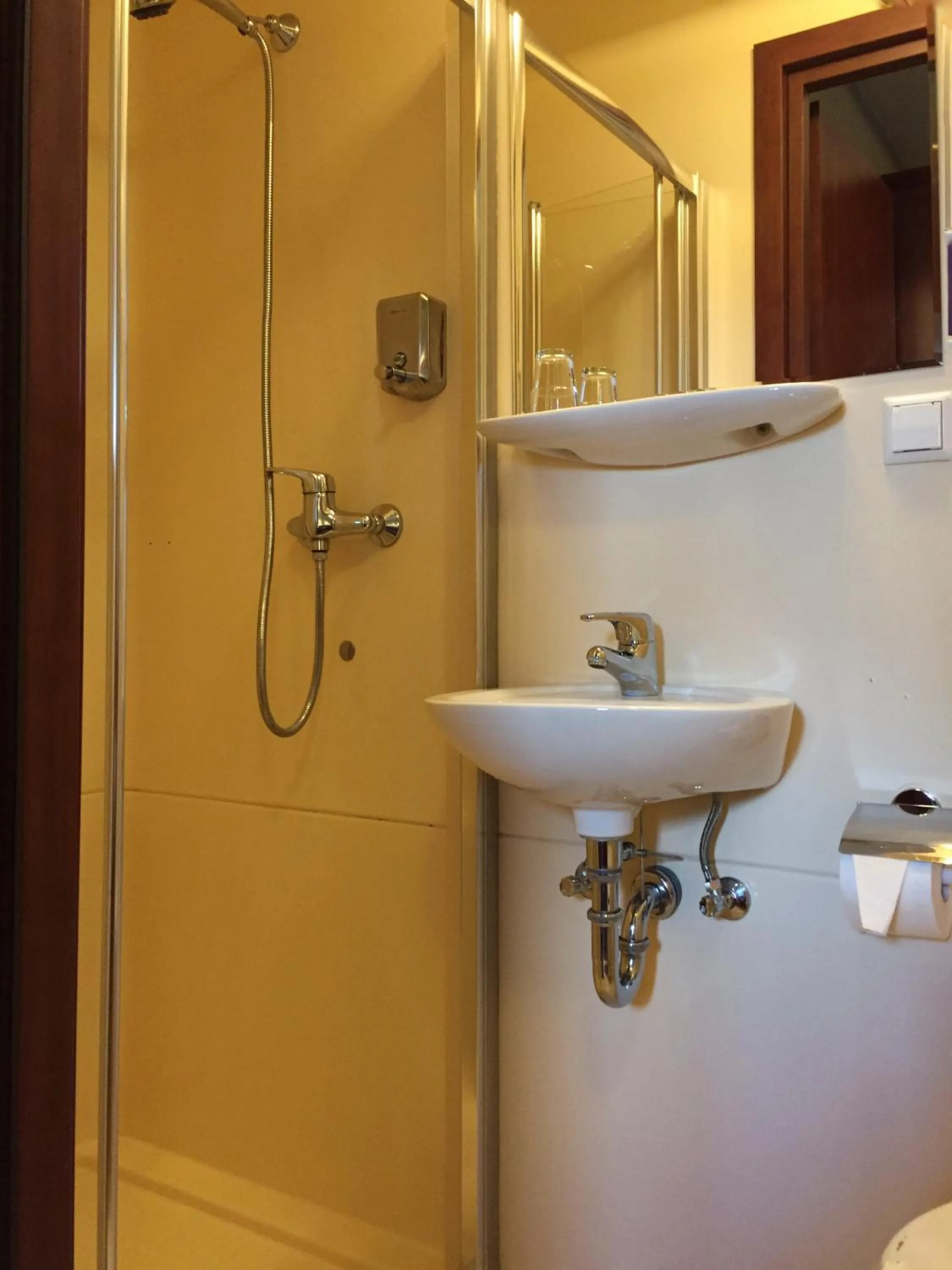 Bathroom in Merite Hotels Hamburg Altona GmbH