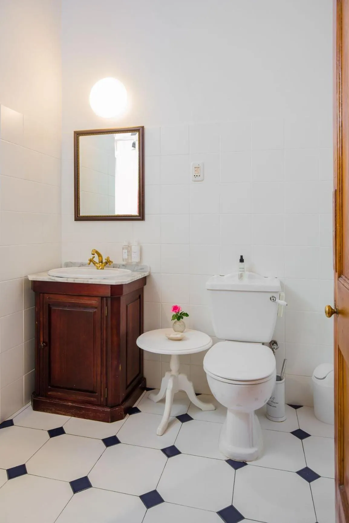 Bathroom in Roosenwijn Guesthouse