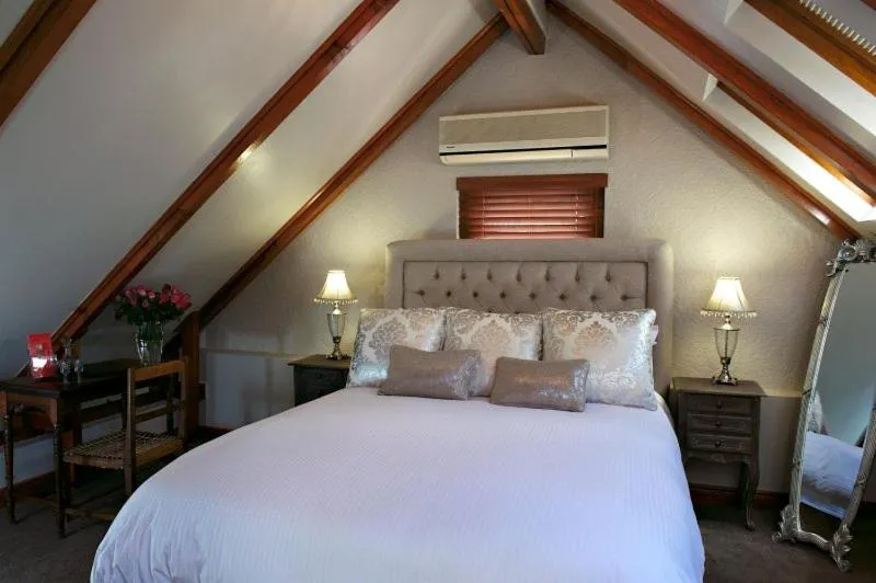 Photo of the whole room, Bed in Roosenwijn Guesthouse