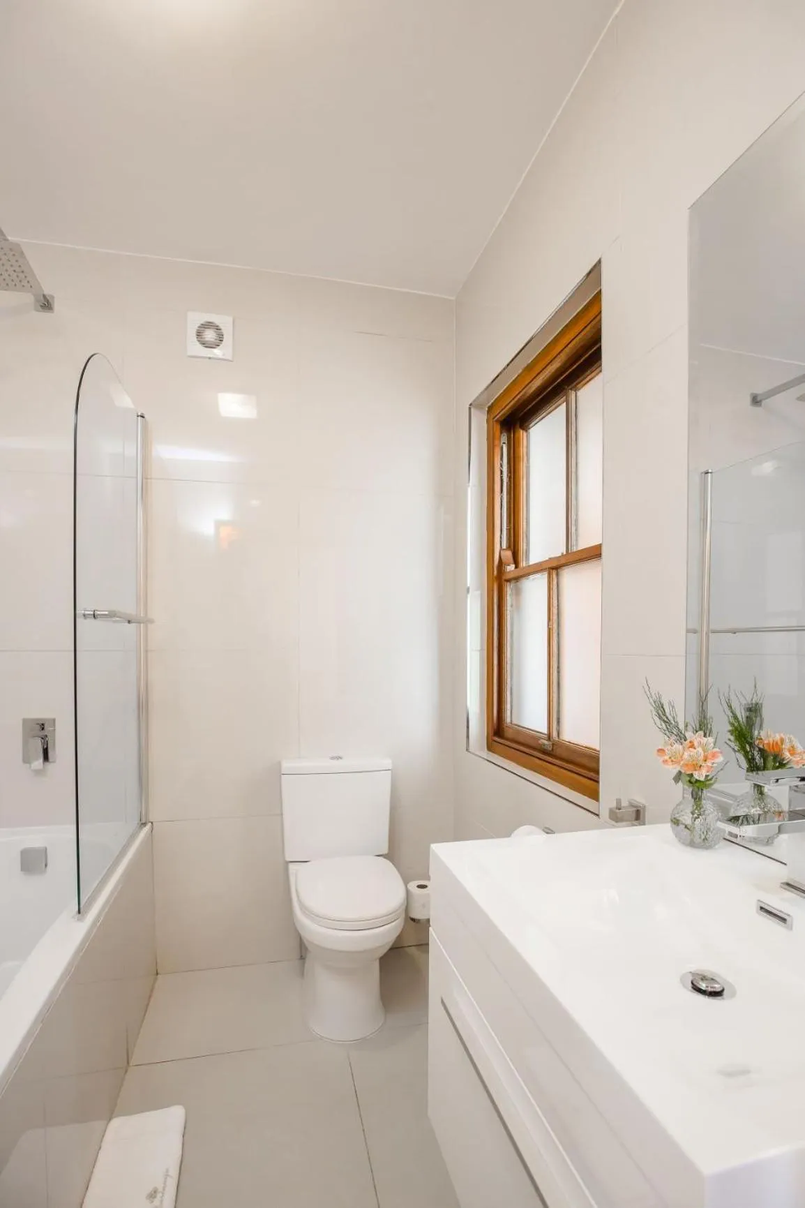 Bathroom in Roosenwijn Guesthouse